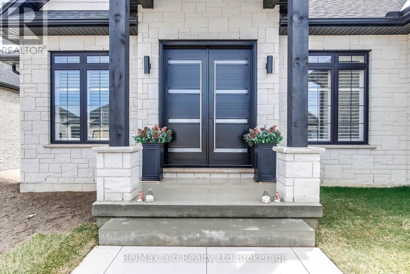 54 Herb Street, Norwich, Ontario  N0J 1P0 - Photo 2 - X12075006
