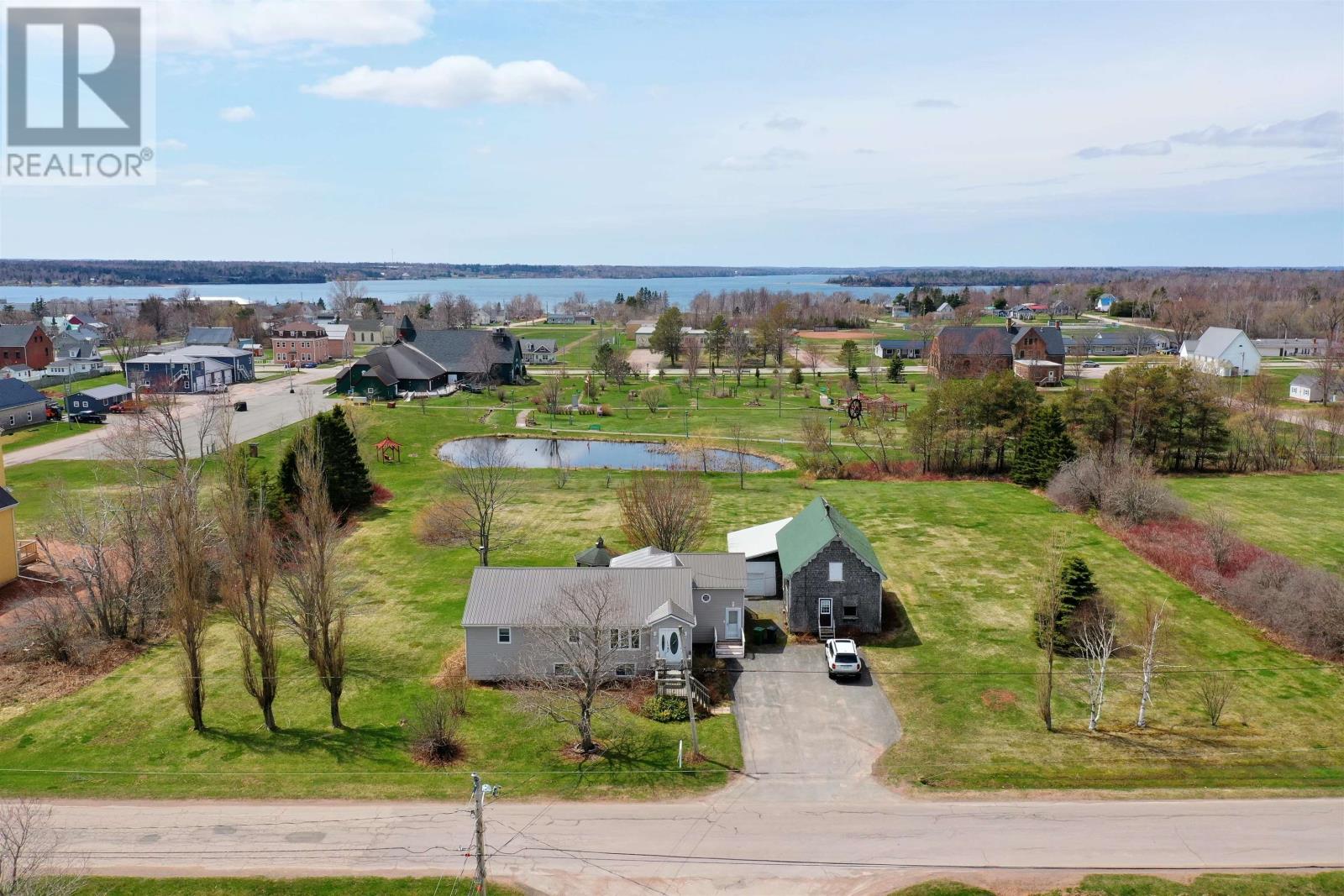 45 Victoria Street, Georgetown, Prince Edward Island  C0A 1L0 - Photo 3 - 202505282