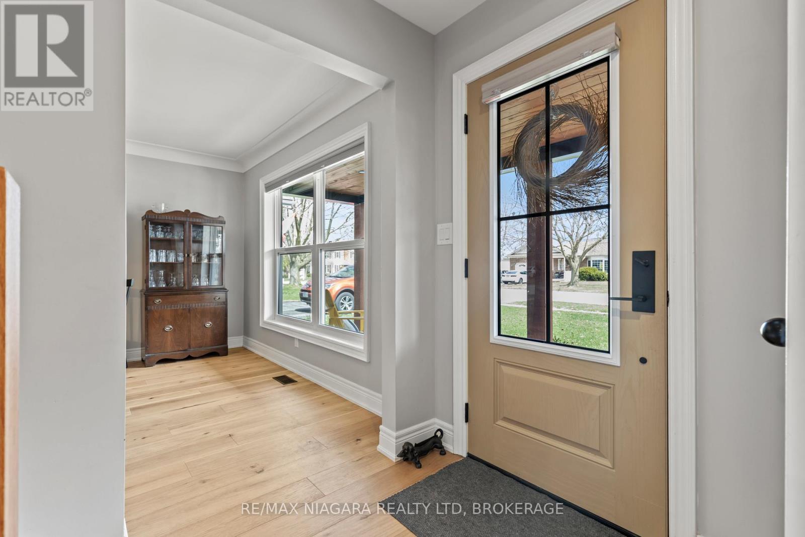 Property at 10 THE PROMENADE image 5