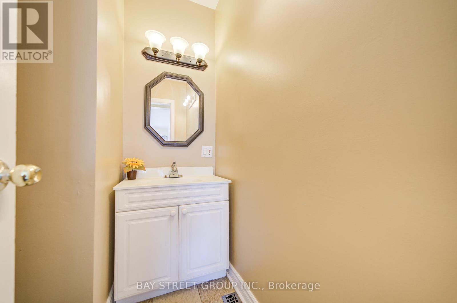 4554 Ryerson Crescent, Niagara Falls (210 - Downtown), Ontario  L2E 1E2 - Photo 17 - X12074837