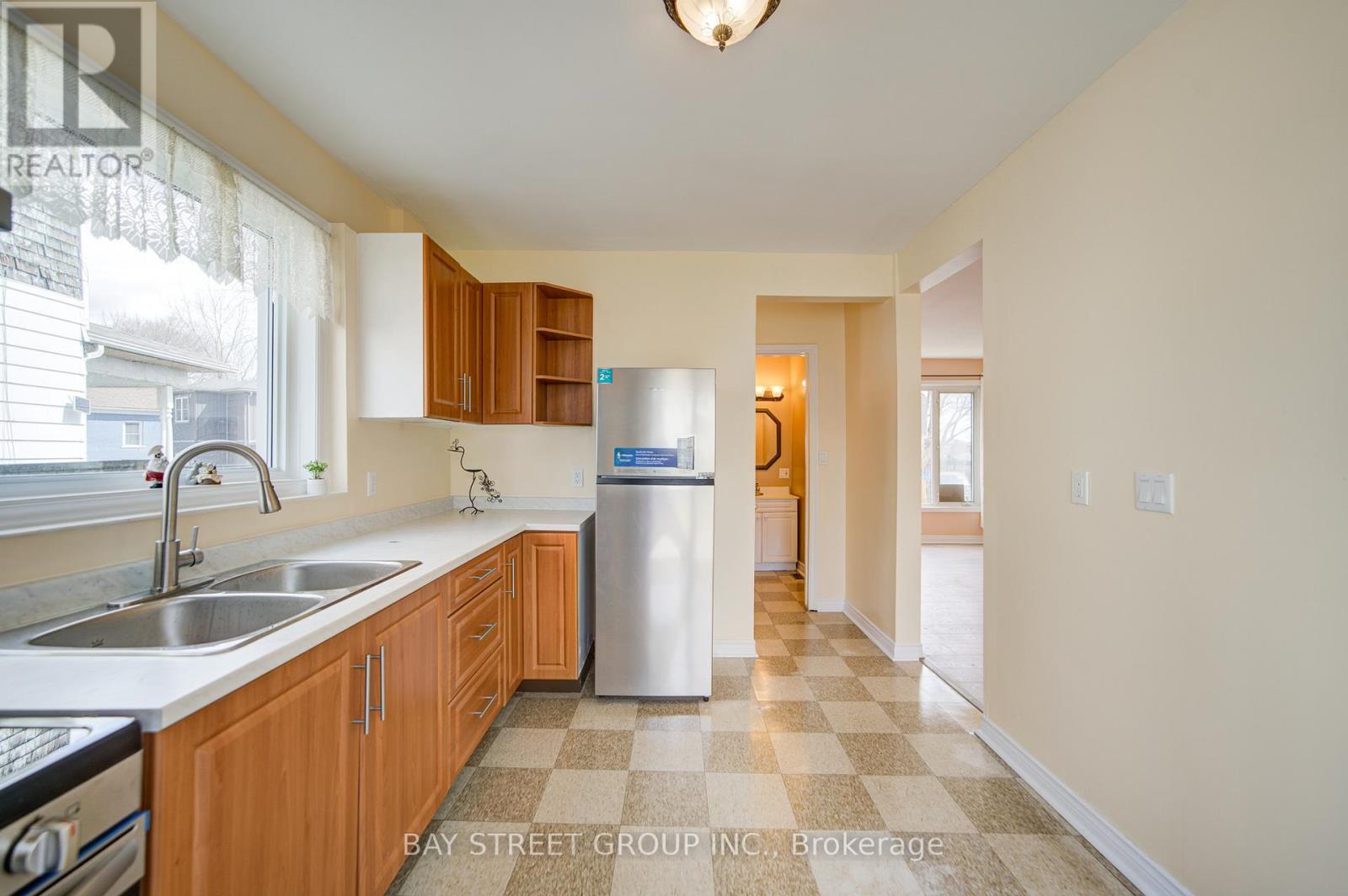 4554 Ryerson Crescent, Niagara Falls (210 - Downtown), Ontario  L2E 1E2 - Photo 23 - X12074837