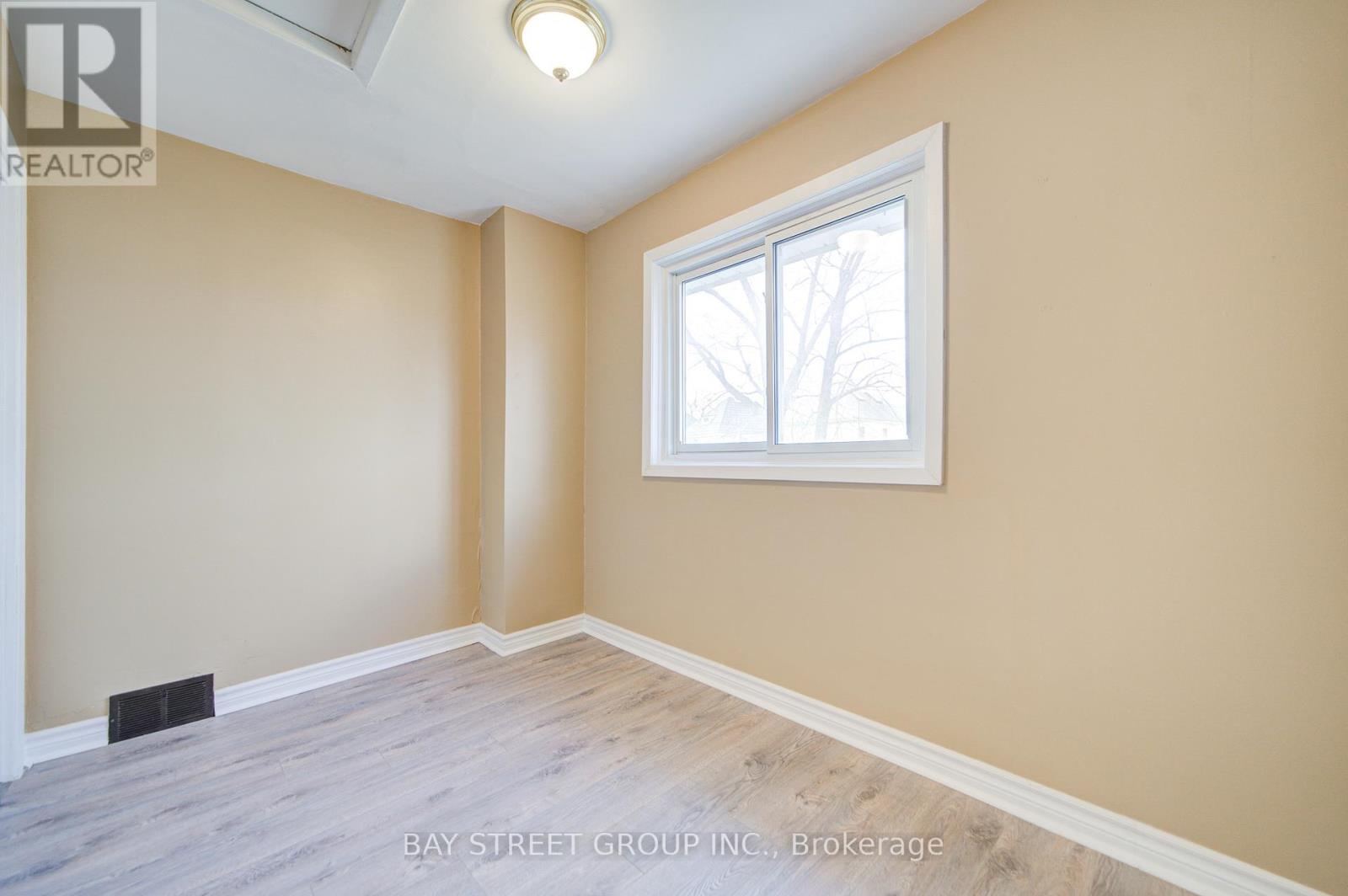 4554 Ryerson Crescent, Niagara Falls (210 - Downtown), Ontario  L2E 1E2 - Photo 38 - X12074837