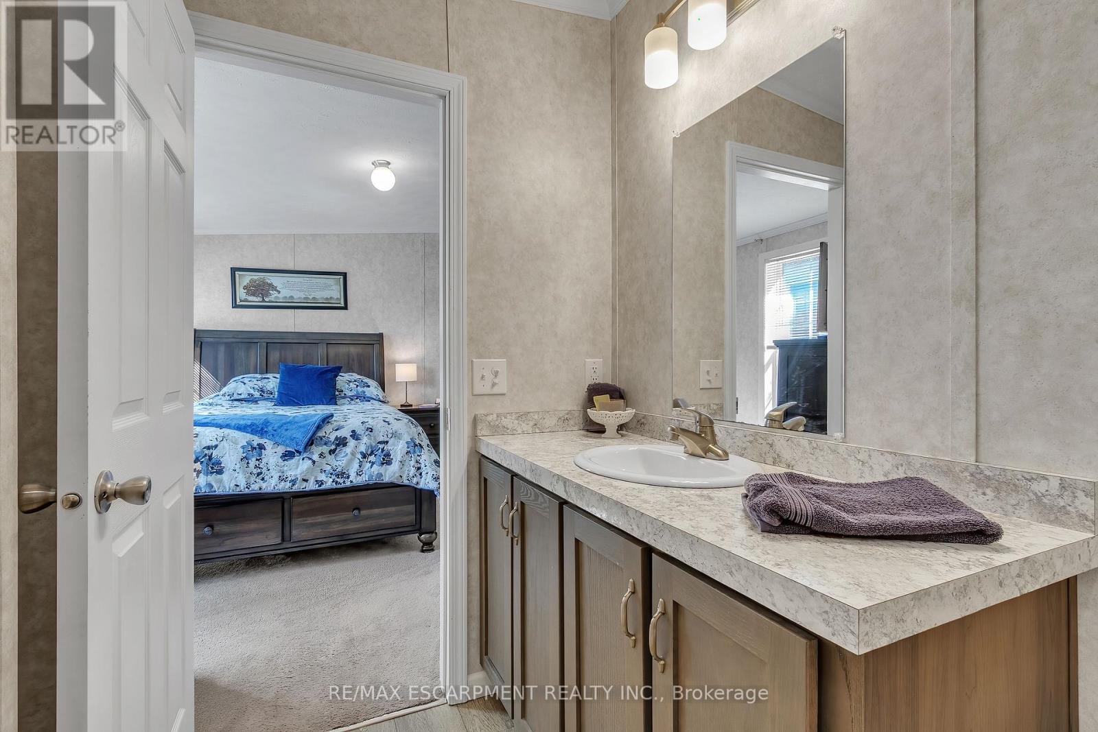 70 Park Lane, Hamilton, Ontario  N0B 2J0 - Photo 28 - X12074892