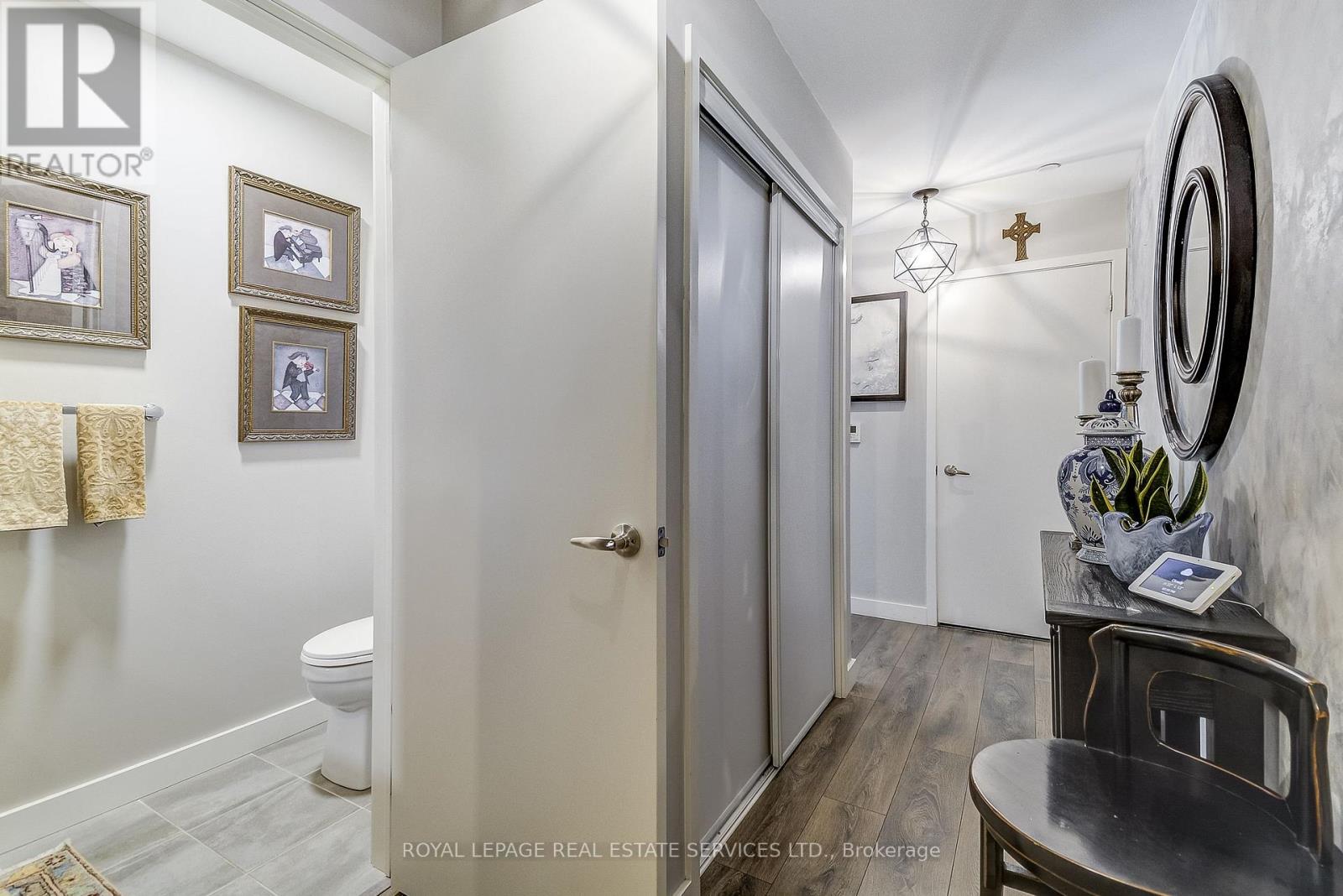 211 - 150 Sabina Drive, Oakville, Ontario  L6H 7C3 - Photo 10 - W12055412