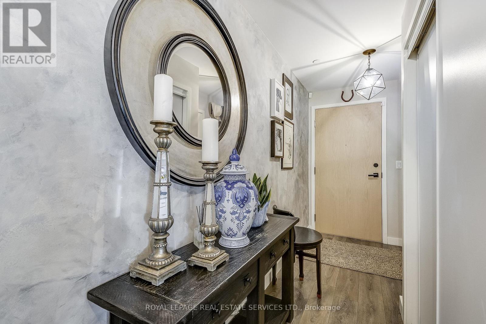 211 - 150 Sabina Drive, Oakville, Ontario  L6H 7C3 - Photo 9 - W12055412