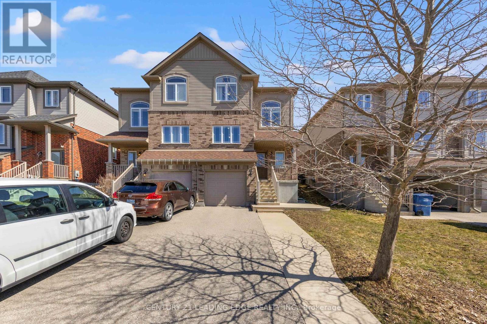 Property at 47 OAKES CRESCENT image 4