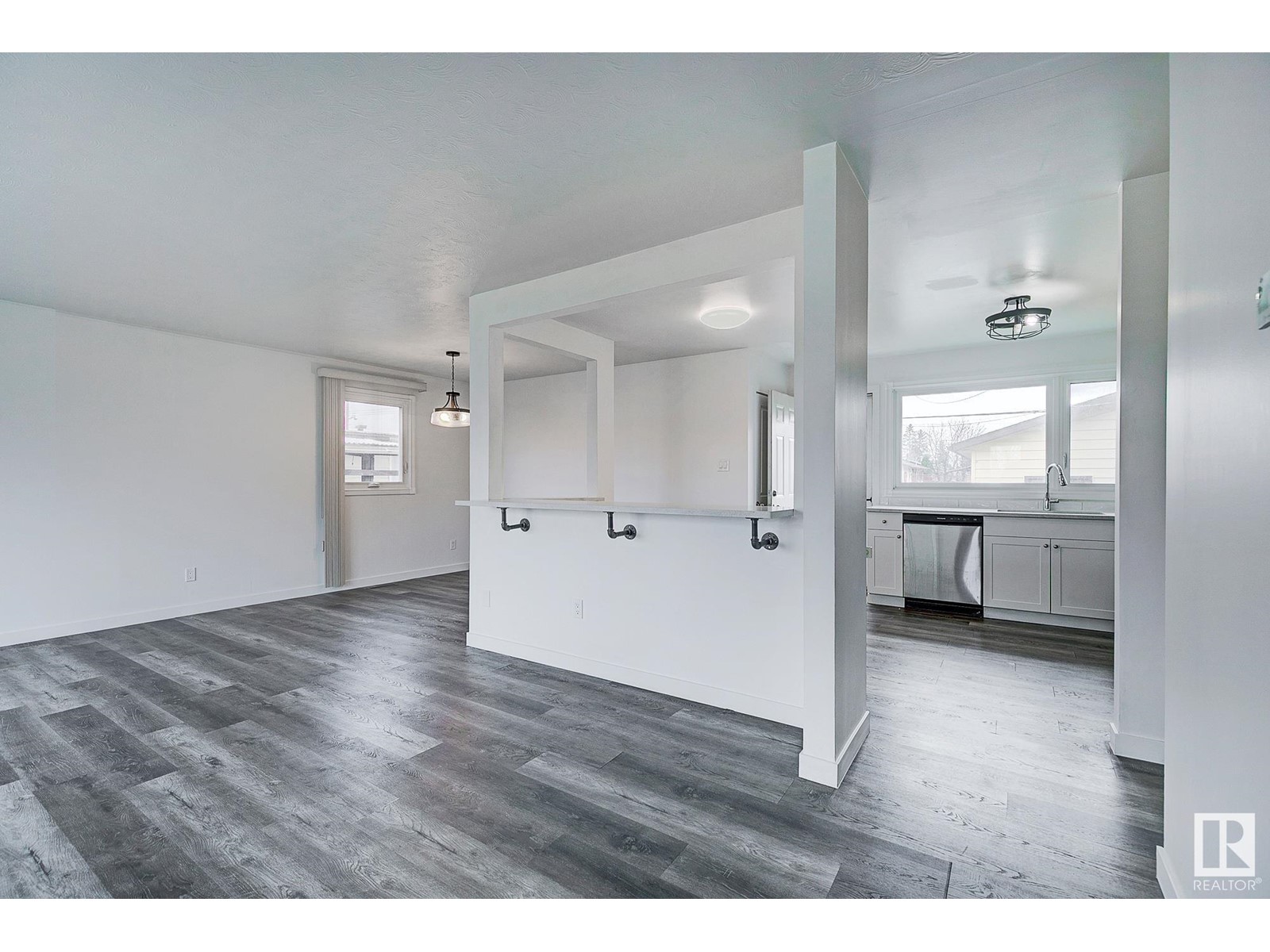 Property at 13515 131 ST NW image 2