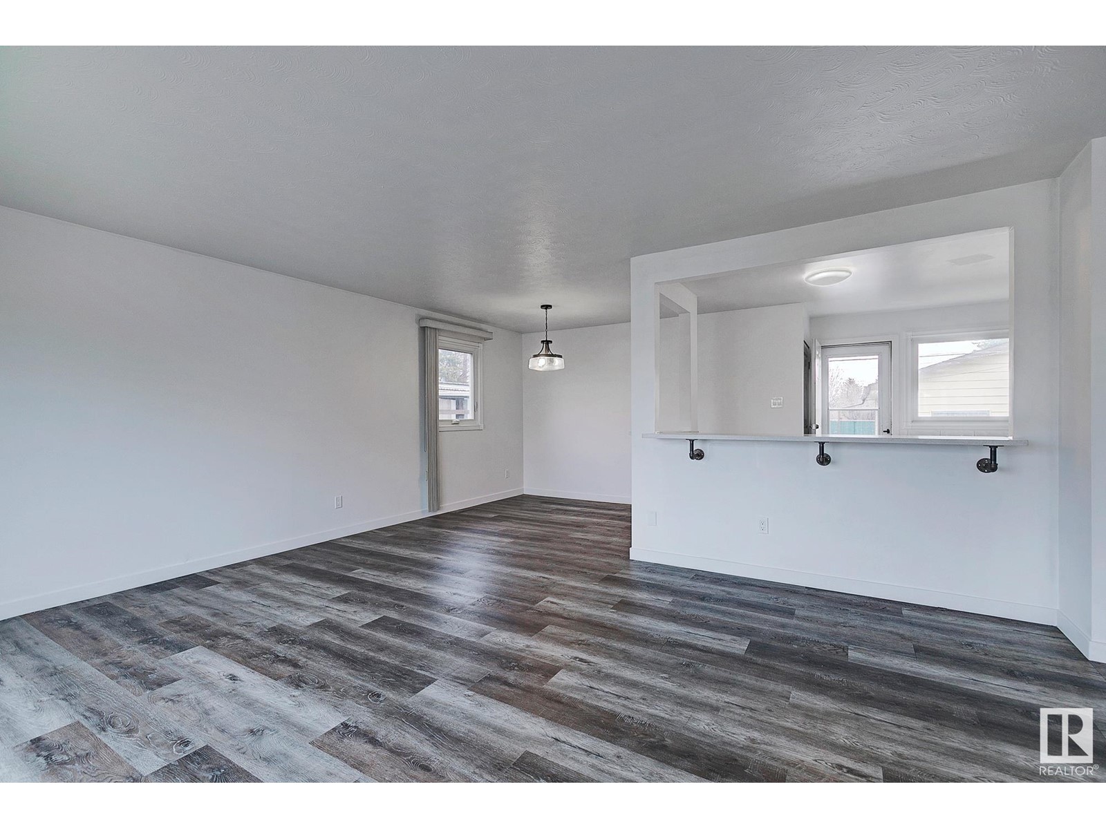Property at 13515 131 ST NW image 4