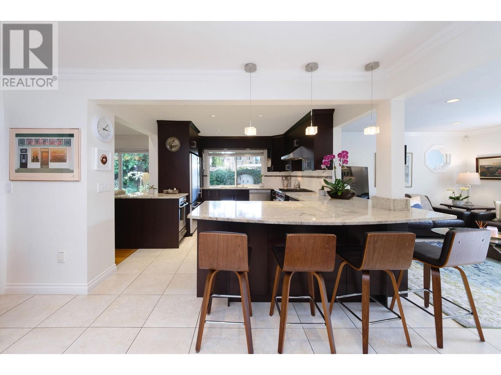 7650 Berkley Street, Burnaby, British Columbia  V5E 4A7 - Photo 5 - R2988792