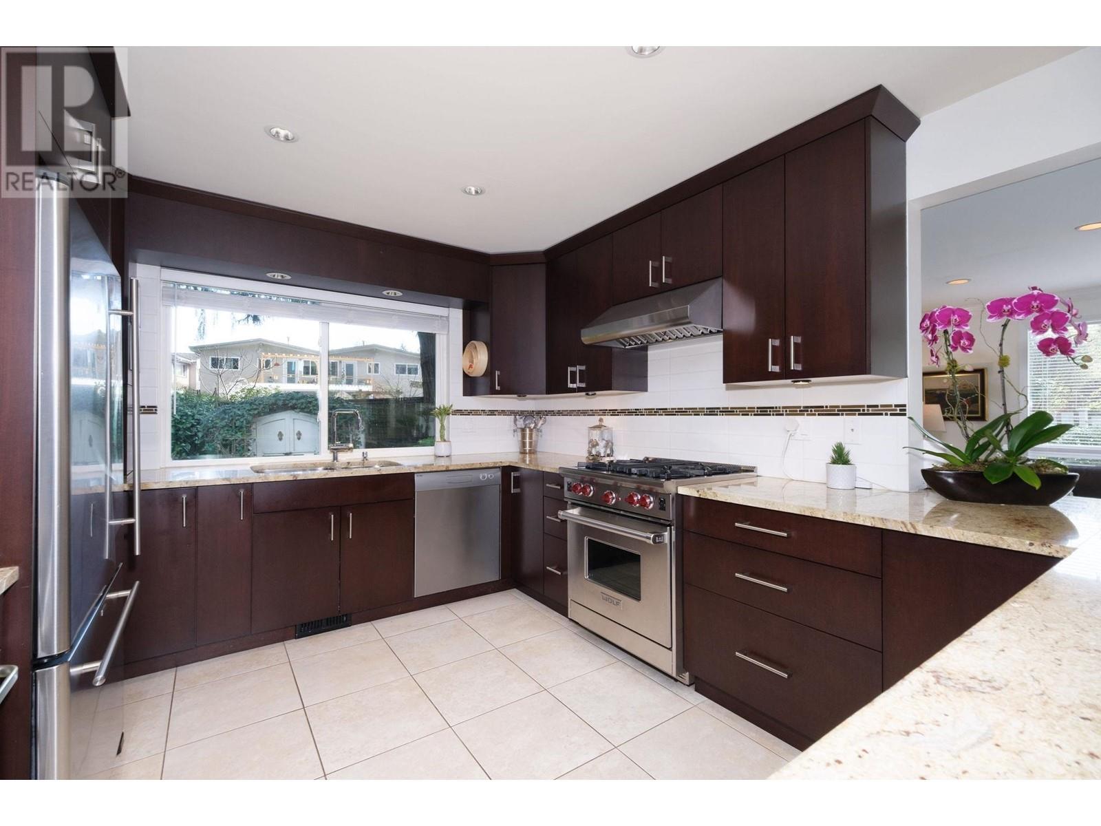 7650 Berkley Street, Burnaby, British Columbia  V5E 4A7 - Photo 6 - R2988792