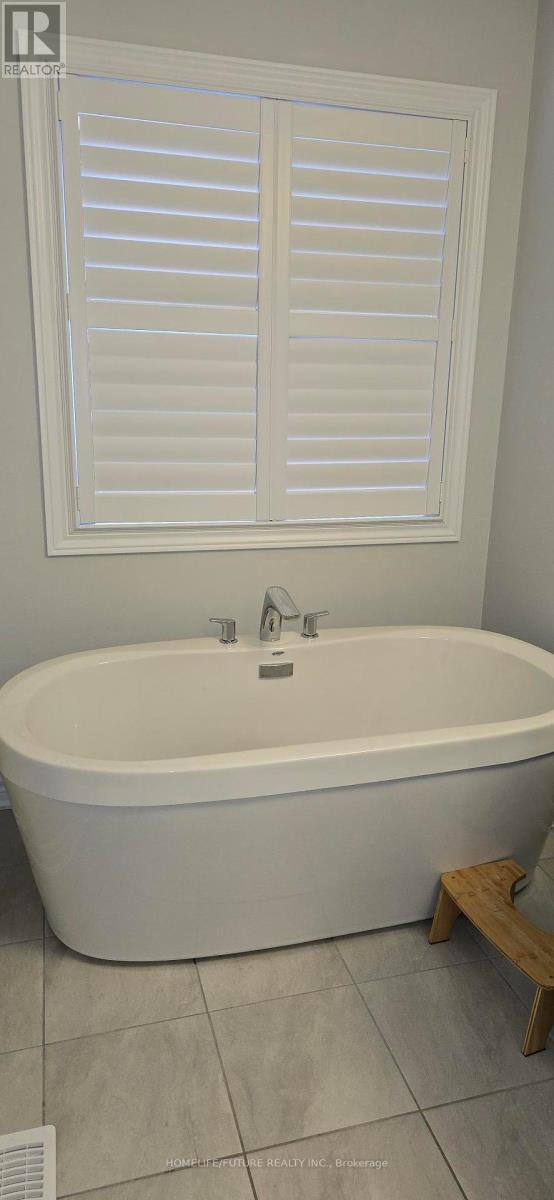 41 Sutcliffe Drive, Whitby, Ontario  L1R 0R1 - Photo 8 - E12073142