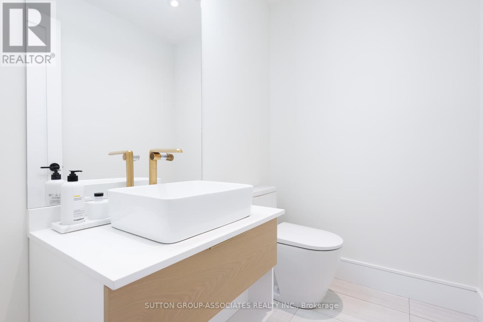 33 Lanark Avenue, Toronto, Ontario  M6C 2B5 - Photo 12 - C12075051