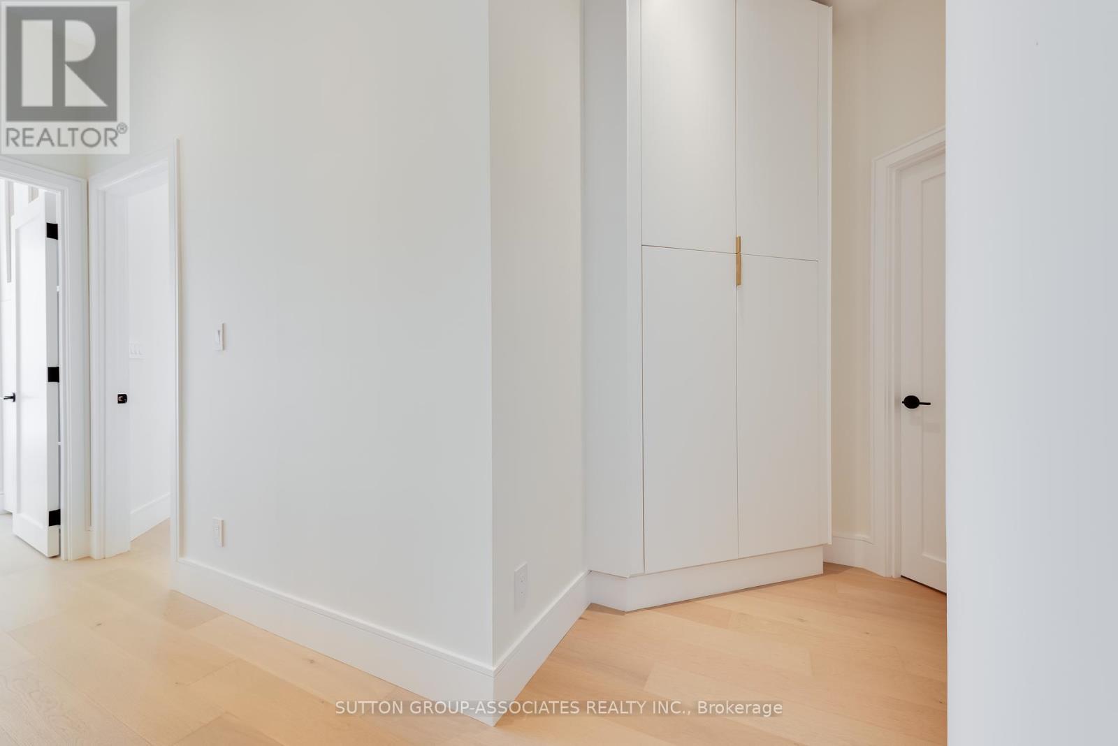 33 Lanark Avenue, Toronto, Ontario  M6C 2B5 - Photo 14 - C12075051