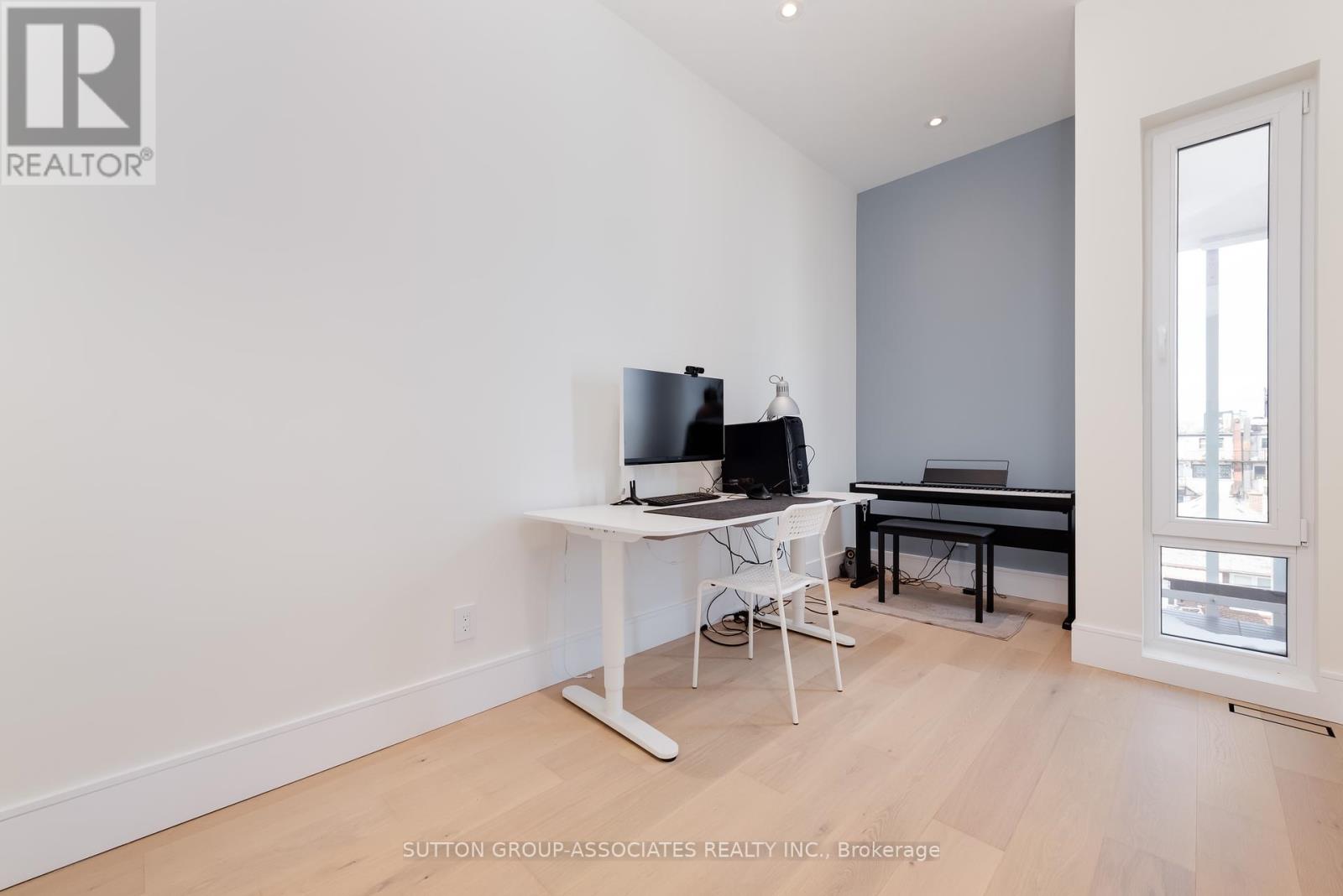 33 Lanark Avenue, Toronto, Ontario  M6C 2B5 - Photo 20 - C12075051