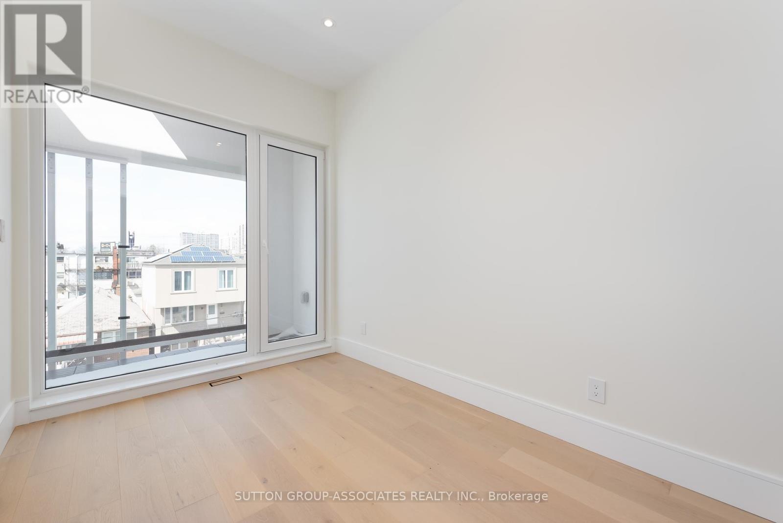 33 Lanark Avenue, Toronto, Ontario  M6C 2B5 - Photo 22 - C12075051