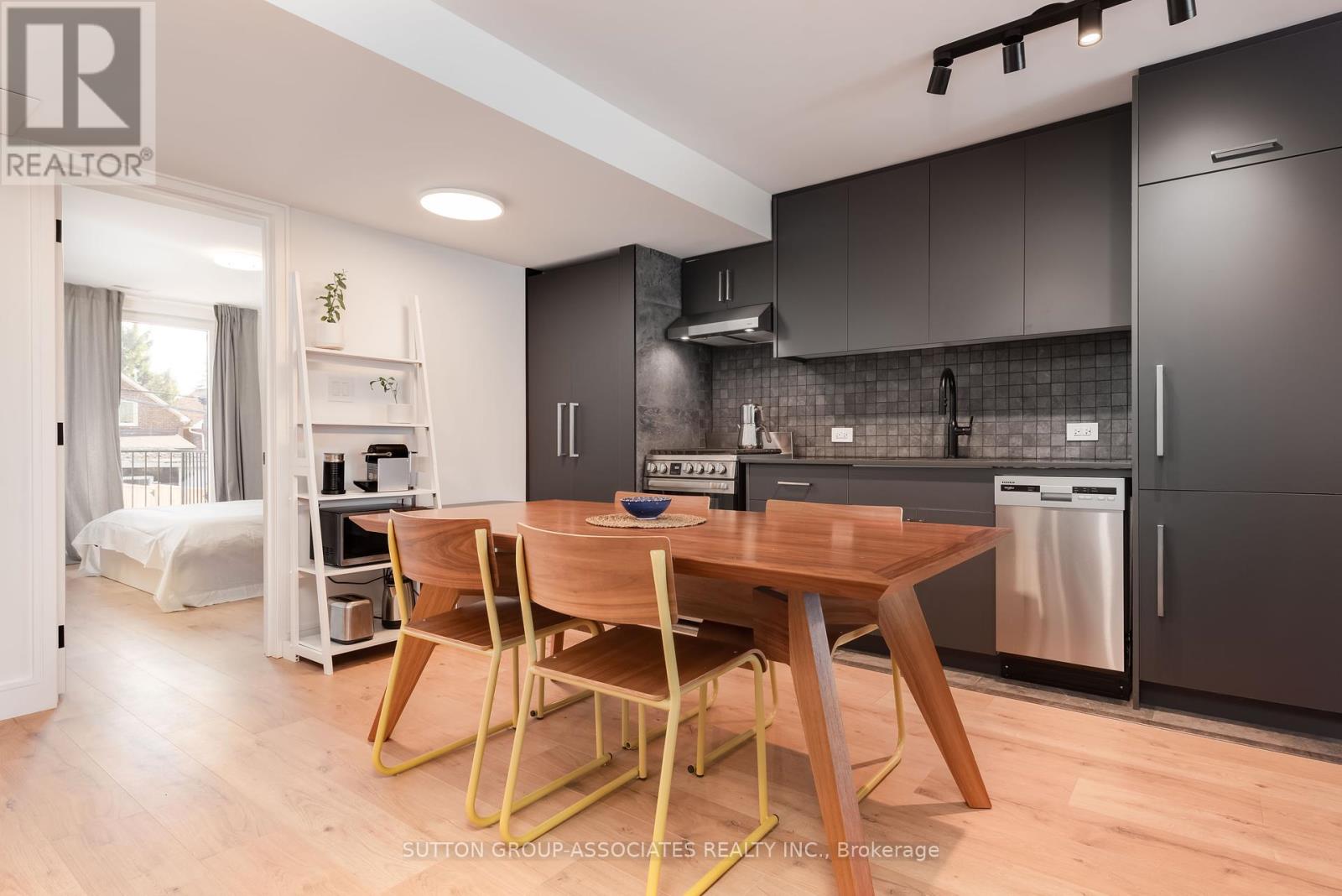 33 Lanark Avenue, Toronto, Ontario  M6C 2B5 - Photo 27 - C12075051