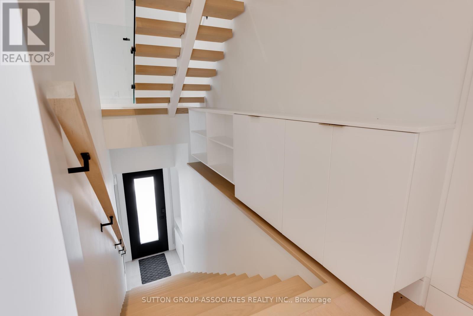 Property at 33 LANARK AVENUE image 3
