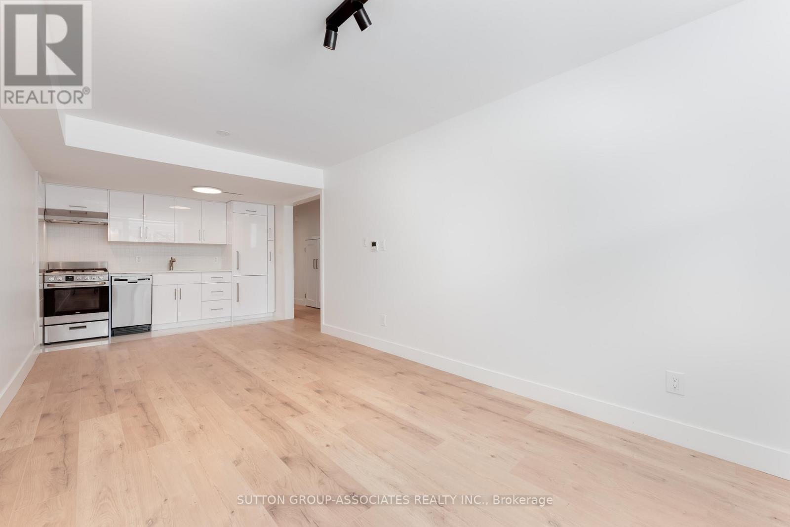 33 Lanark Avenue, Toronto, Ontario  M6C 2B5 - Photo 38 - C12075051