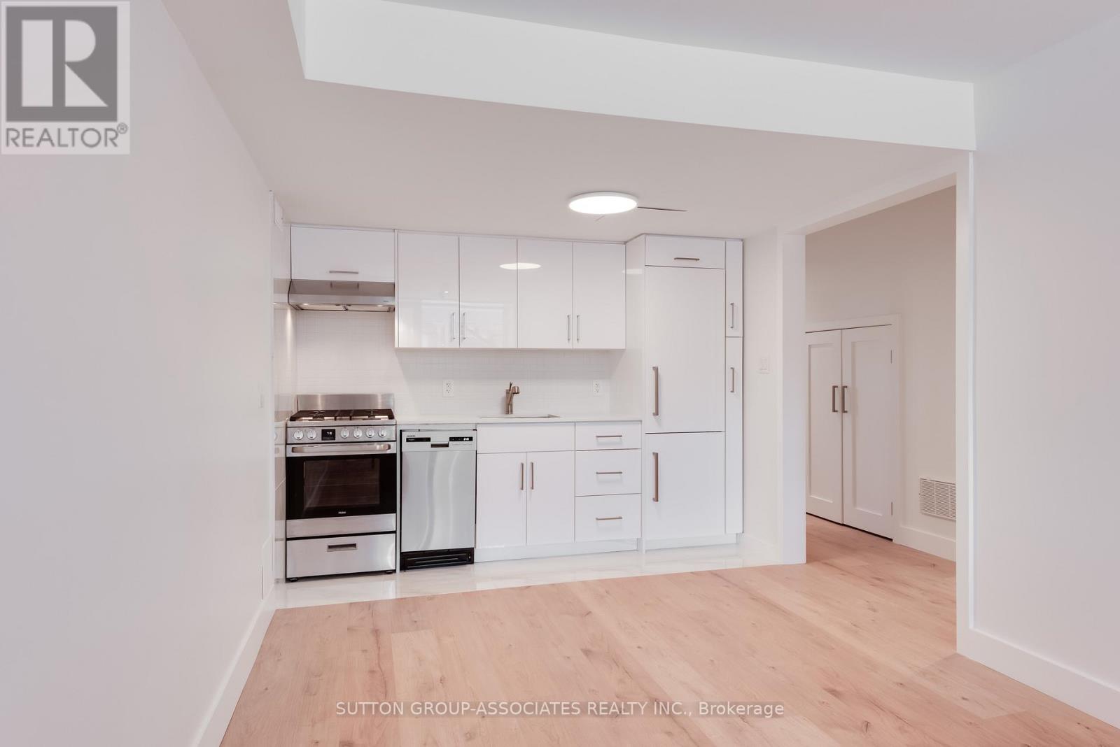 33 Lanark Avenue, Toronto, Ontario  M6C 2B5 - Photo 39 - C12075051