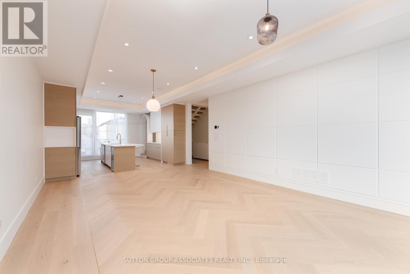 33 Lanark Avenue, Toronto, Ontario  M6C 2B5 - Photo 6 - C12075051