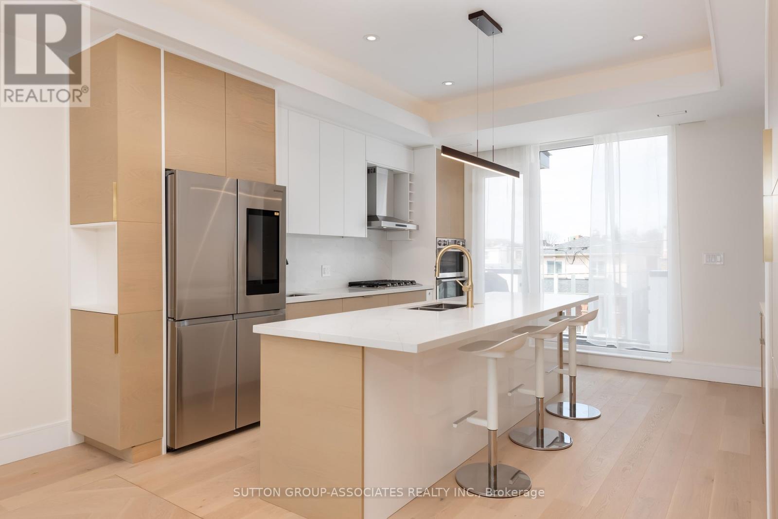 33 Lanark Avenue, Toronto, Ontario  M6C 2B5 - Photo 7 - C12075051