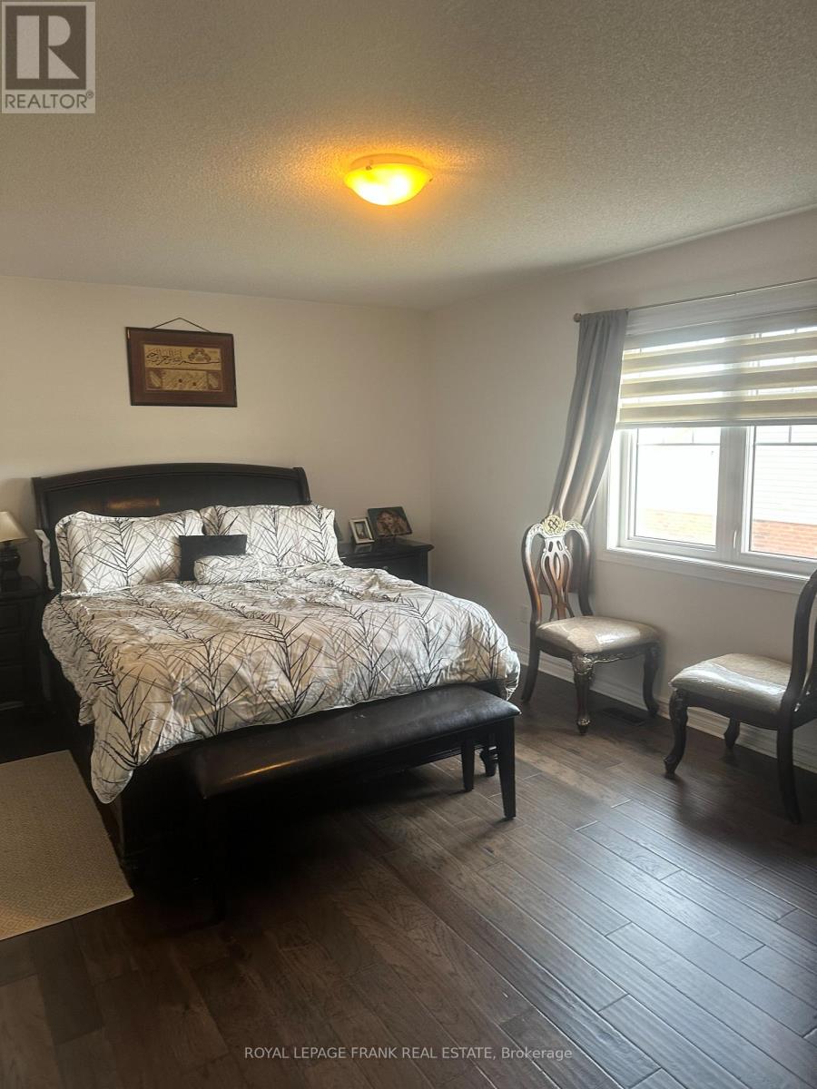 Main & Upper - 130 Sumersford Drive, Clarington, Ontario  L1C 3K7 - Photo 11 - E12075133