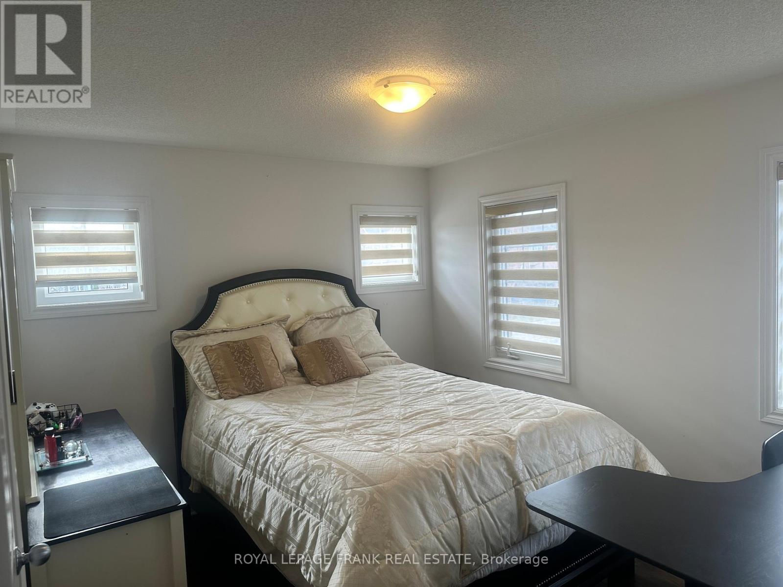Main & Upper - 130 Sumersford Drive, Clarington, Ontario  L1C 3K7 - Photo 12 - E12075133