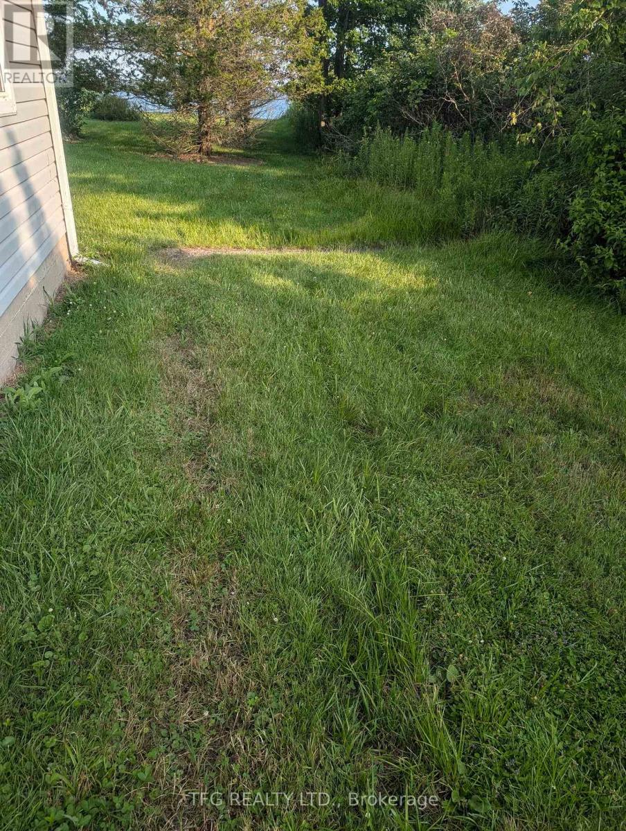 888 Hiawatha Beach, Chatham-Kent, Ontario  N0P 2P0 - Photo 9 - X12075273