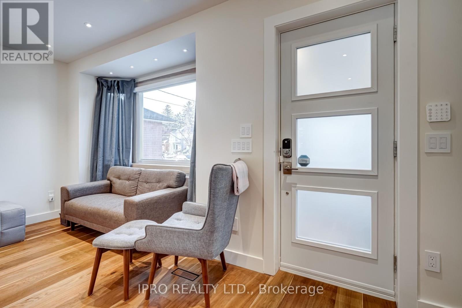Main - 31 Rotherham Avenue, Toronto (Keelesdale-Eglinton West), Ontario  M6M 1M1 - Photo 4 - W12075014