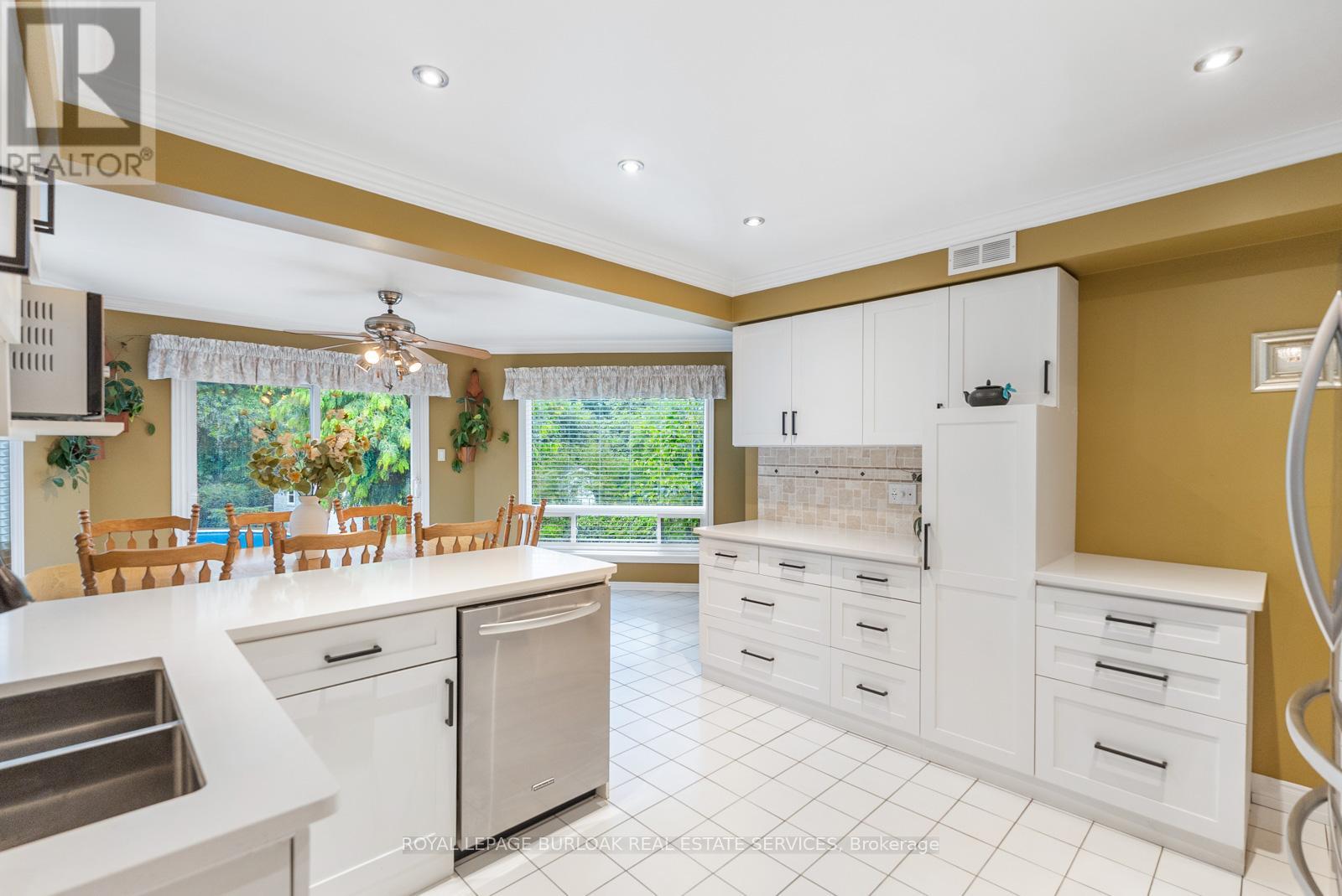 4456 Idlewilde Crescent, Mississauga (Central Erin Mills), Ontario  L5M 4E3 - Photo 8 - W12075029