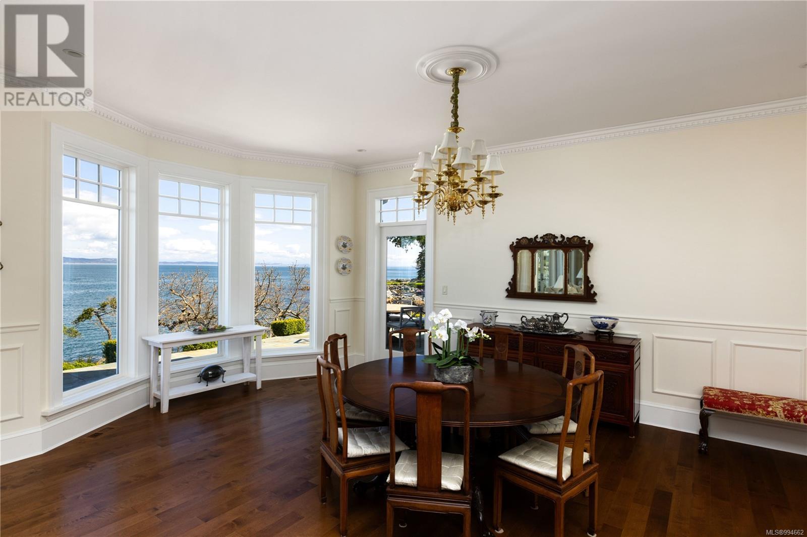 Property at 2600 Queenswood Dr image 5