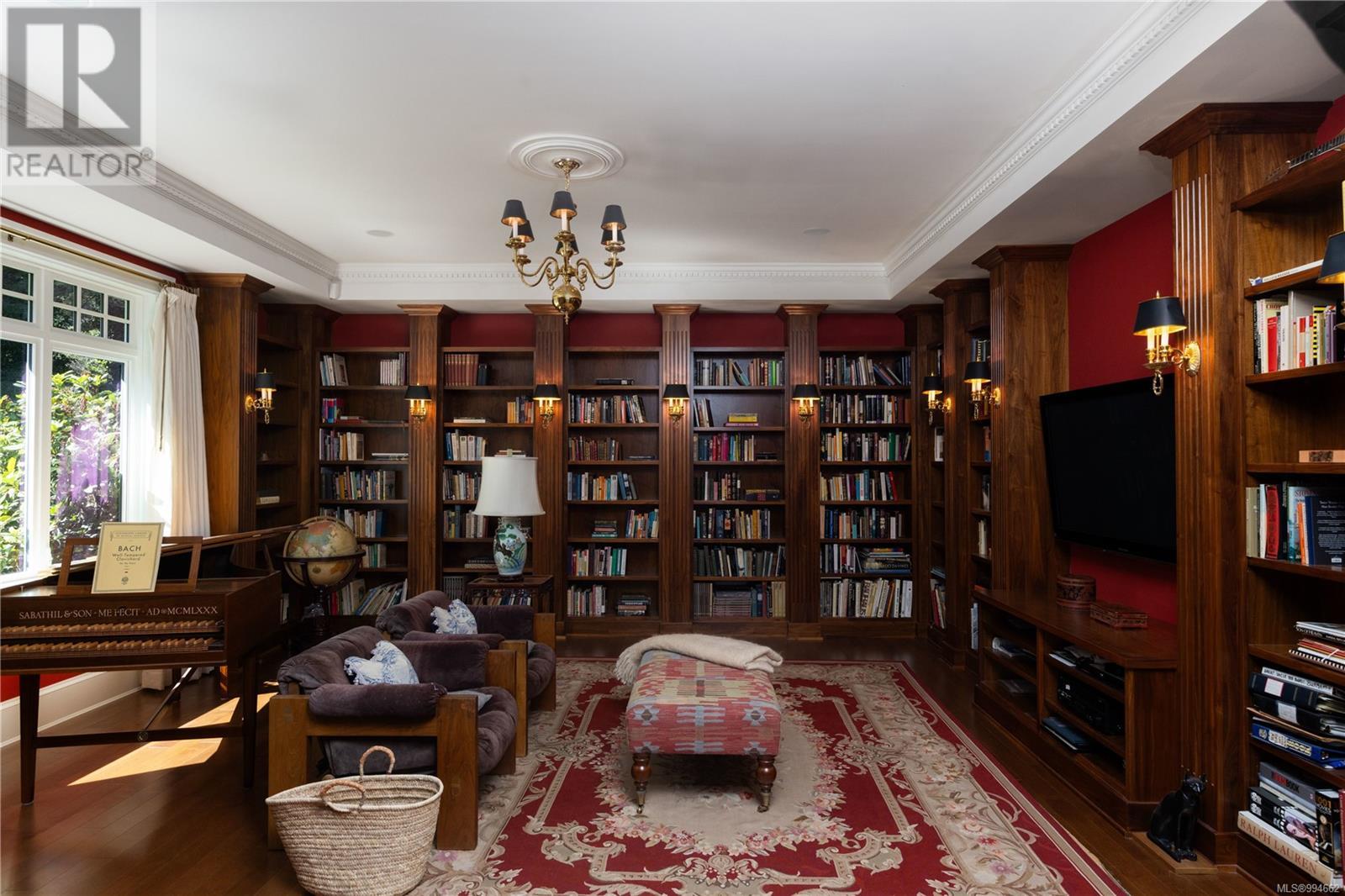 Property at 2600 Queenswood Dr image 3