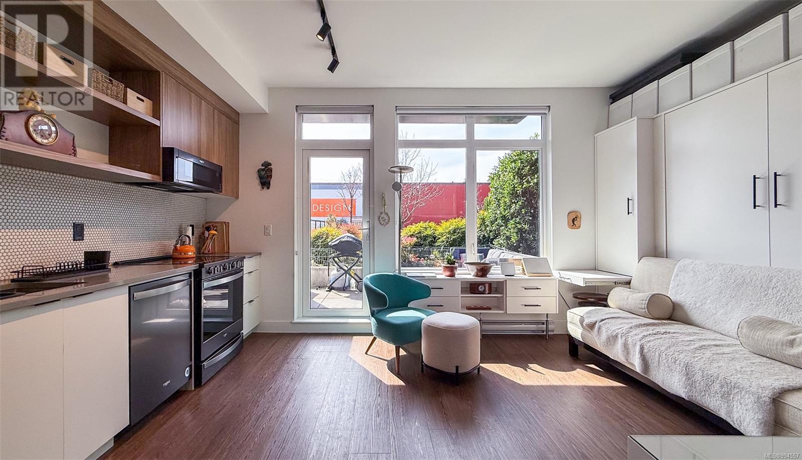 219 515 Chatham St, Victoria, British Columbia  V8T 0C8 - Photo 11 - 994557