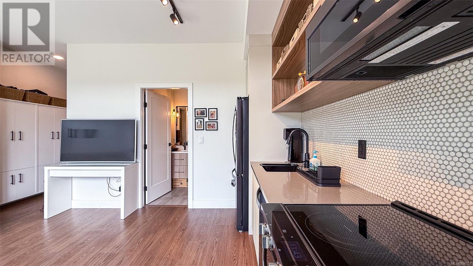 219 515 Chatham St, Victoria, British Columbia  V8T 0C8 - Photo 16 - 994557