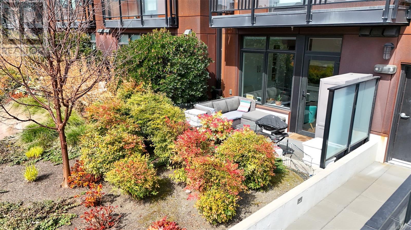 219 515 Chatham St, Victoria, British Columbia  V8T 0C8 - Photo 3 - 994557