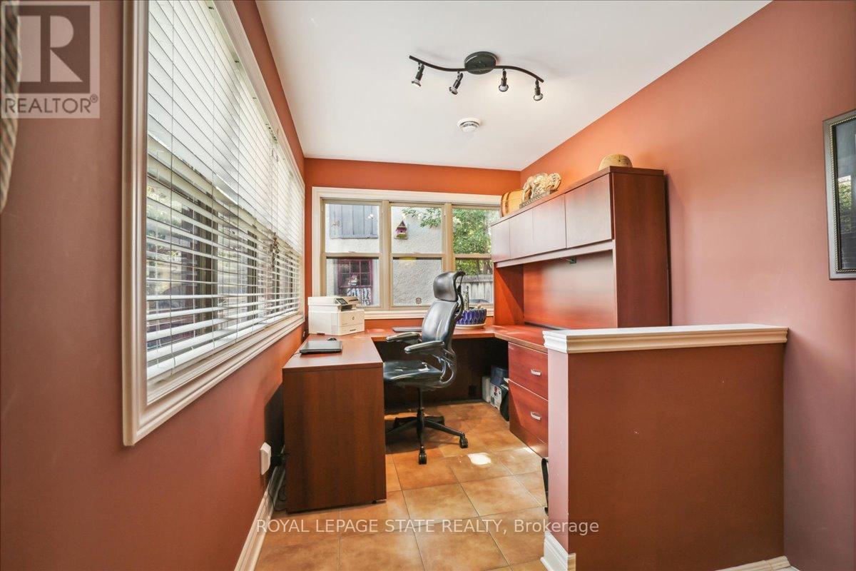 65 Queen Street, St. Catharines, Ontario  L2R 5G9 - Photo 13 - X12075021