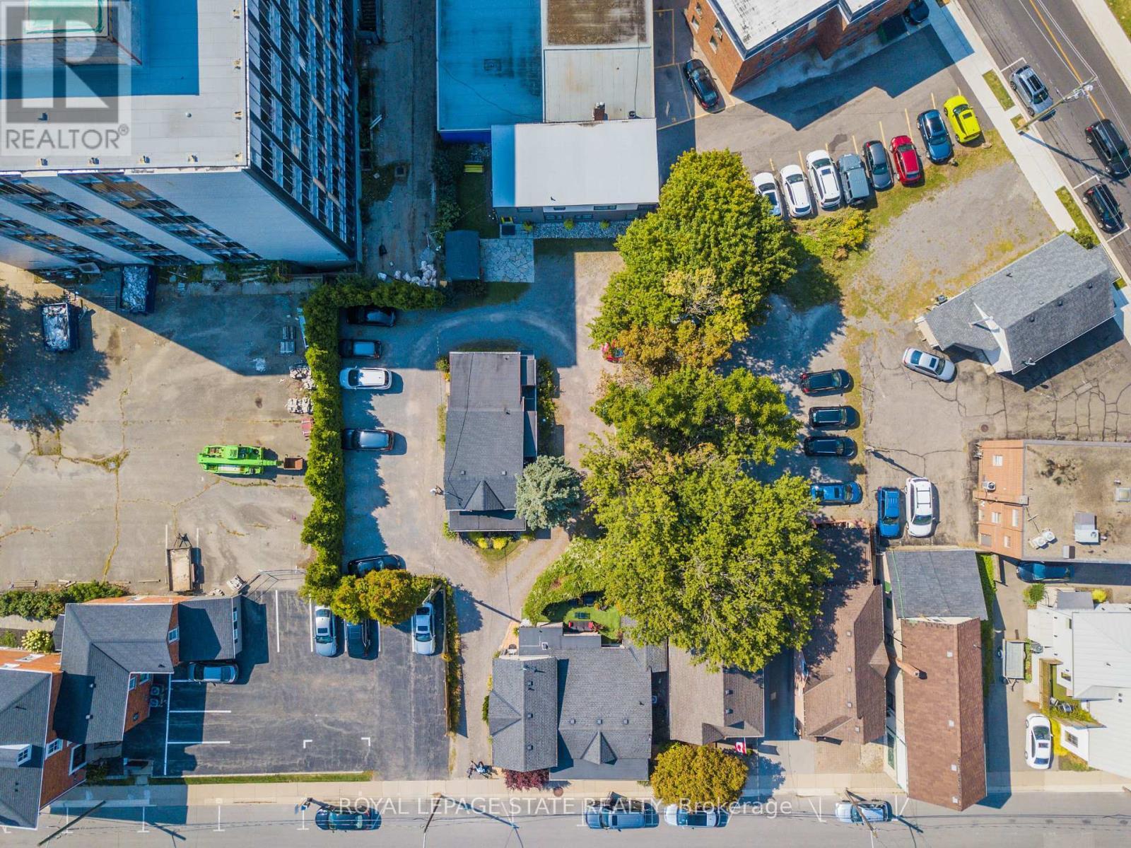65 Queen Street, St. Catharines, Ontario  L2R 5G9 - Photo 3 - X12075021