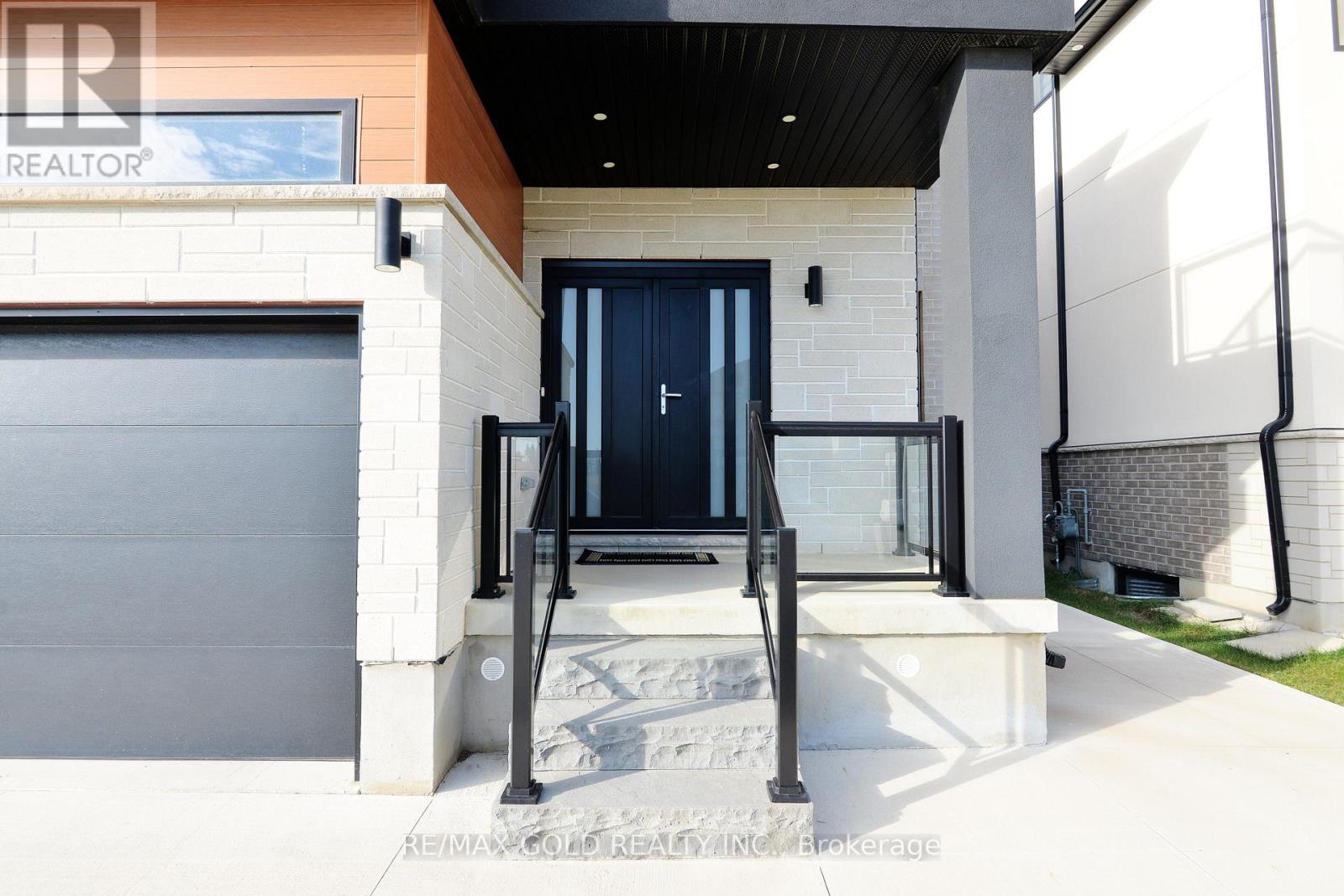 Property at 86 GRANDVILLE CIRCLE image 3