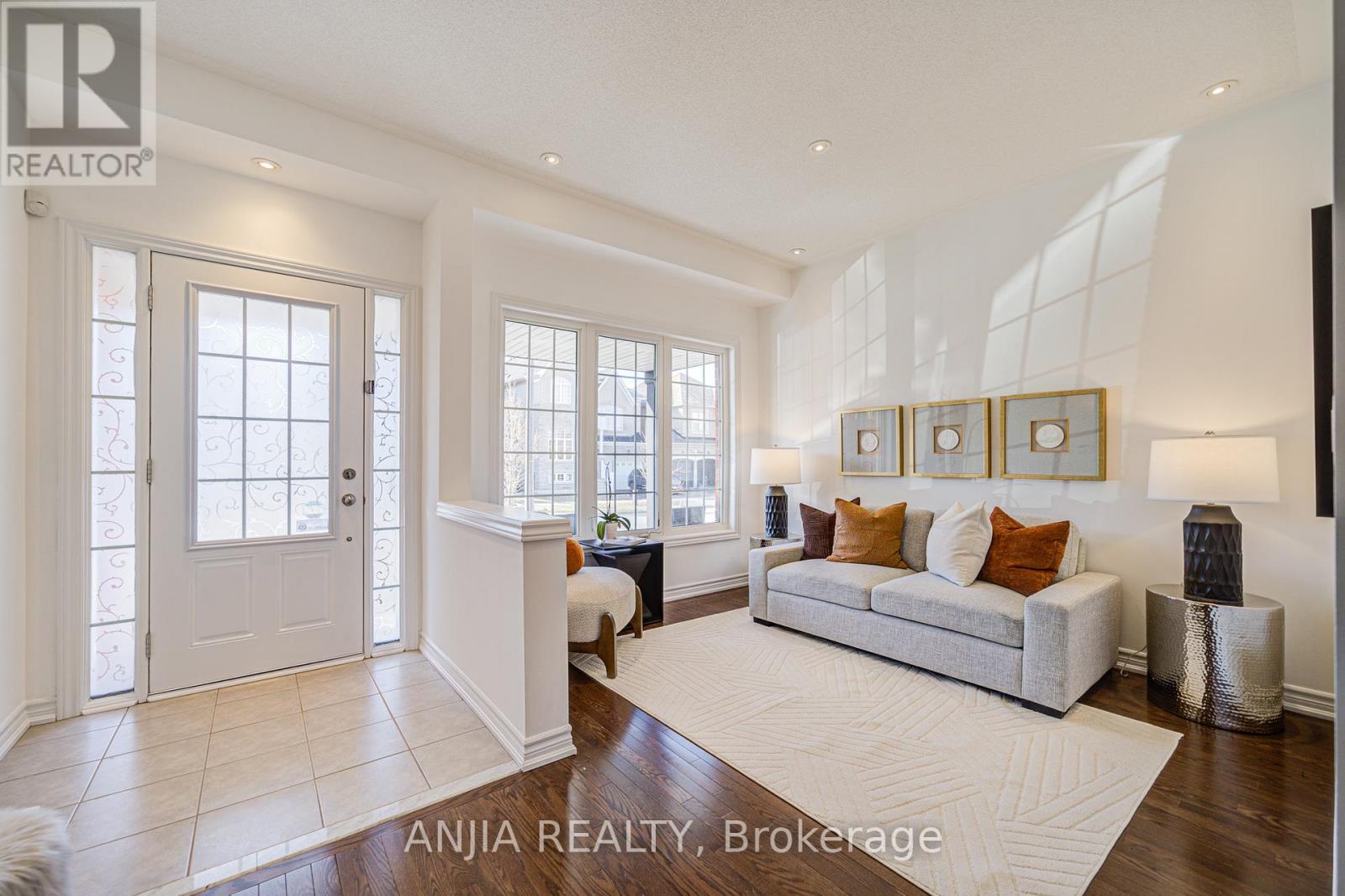 Property at 2 BEEBE CRESCENT image 4