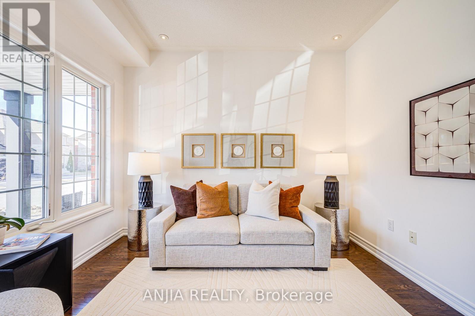 Property at 2 BEEBE CRESCENT image 5