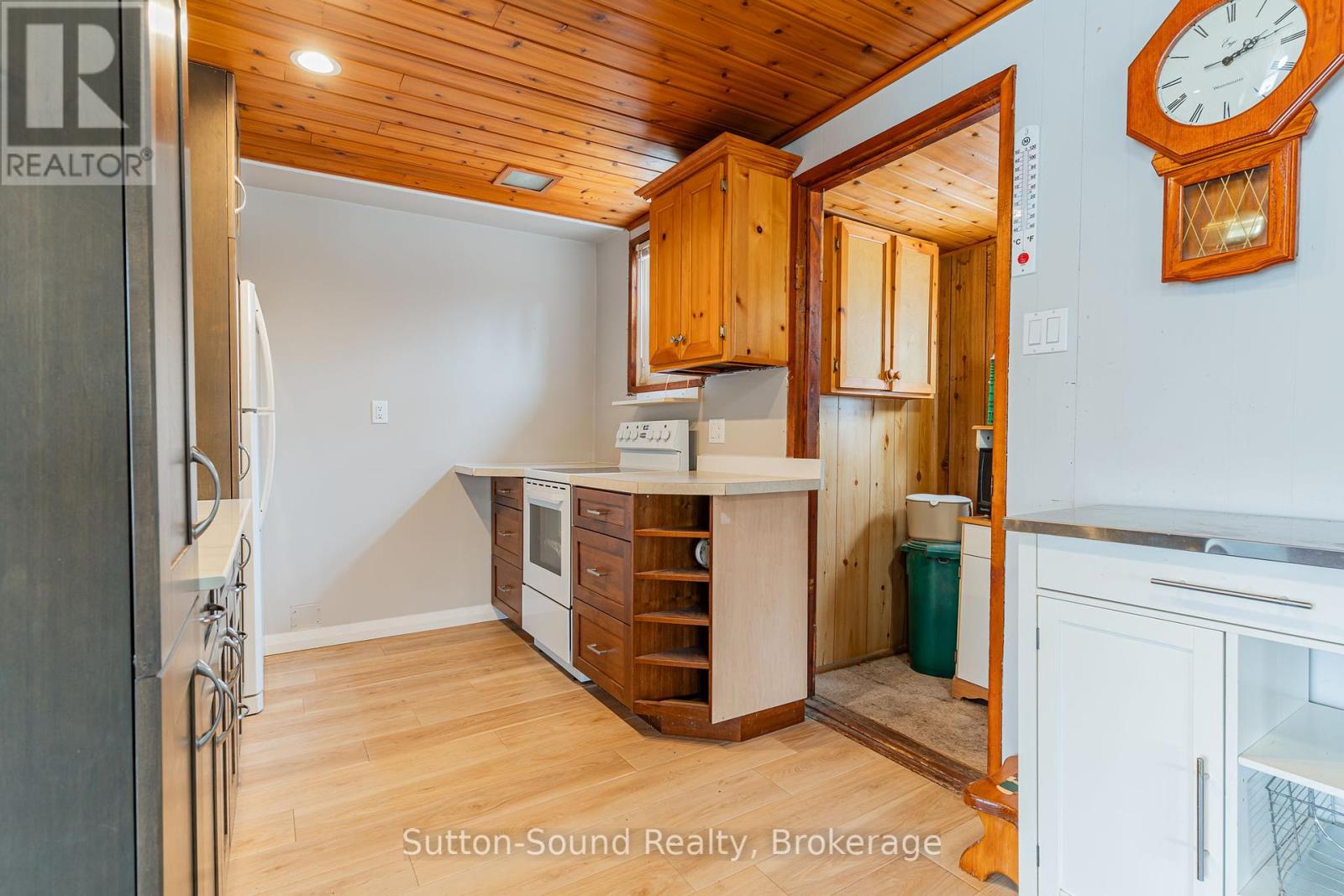 3 South Oliphant Road, South Bruce Peninsula, Ontario  N0H 2T0 - Photo 10 - X12075232