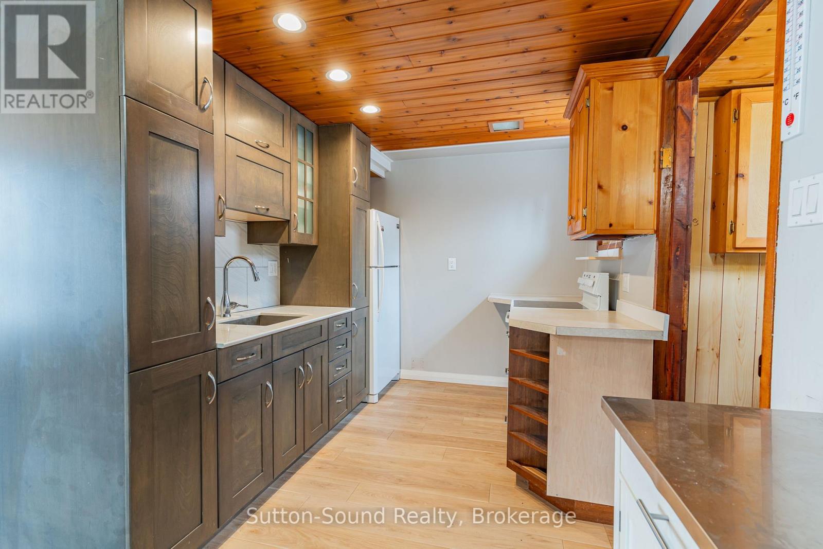 3 South Oliphant Road, South Bruce Peninsula, Ontario  N0H 2T0 - Photo 12 - X12075232