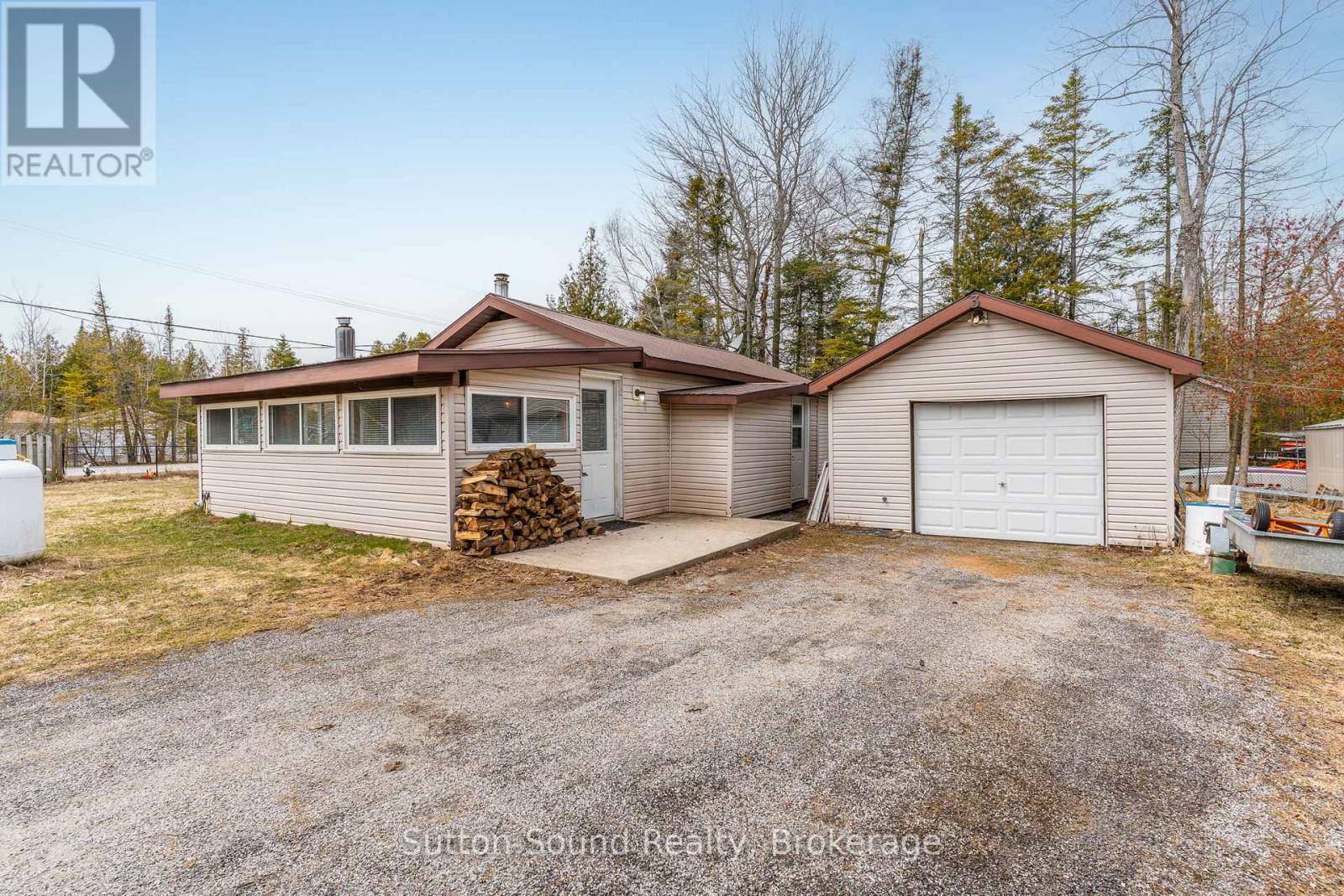 3 South Oliphant Road, South Bruce Peninsula, Ontario  N0H 2T0 - Photo 3 - X12075232