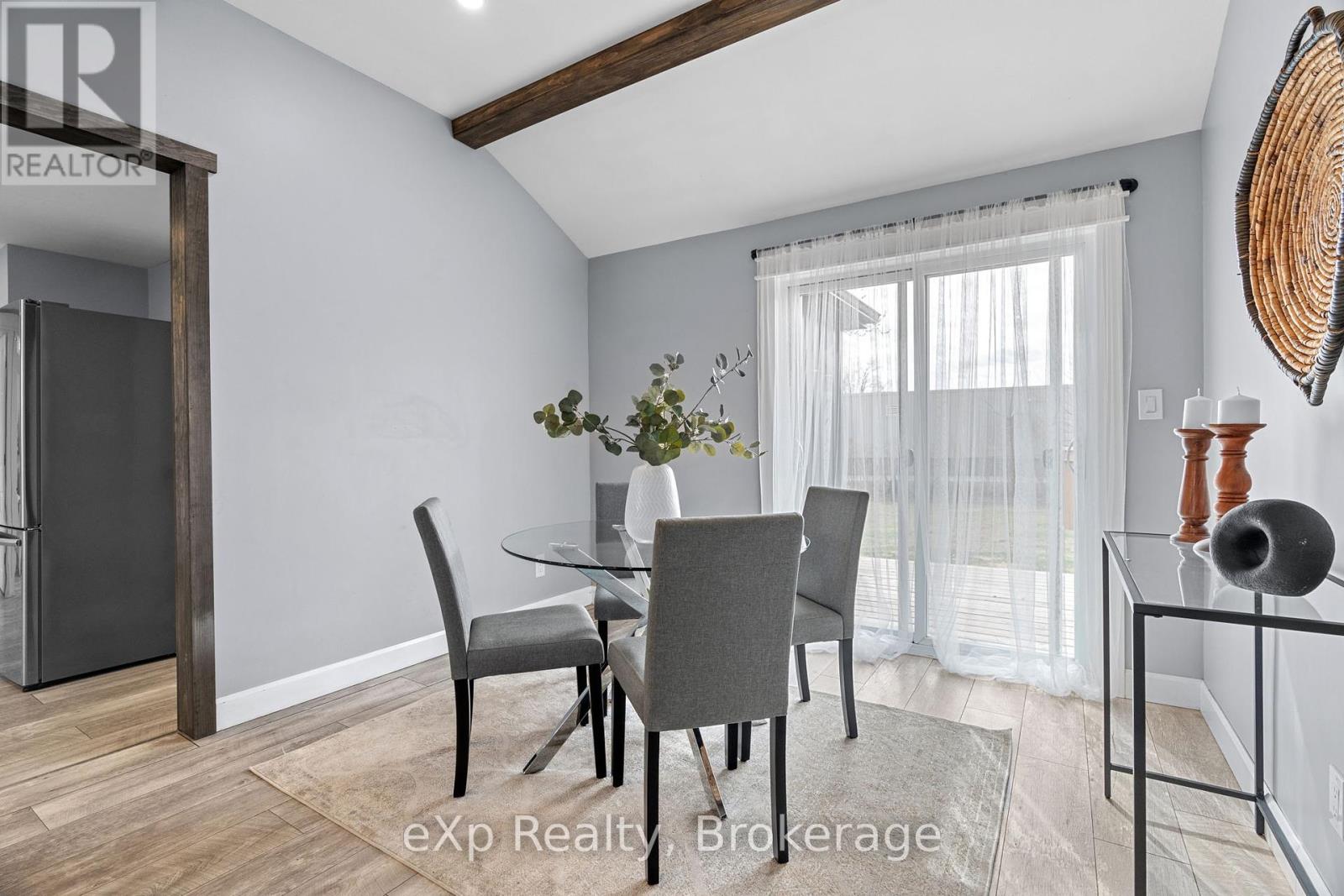 236 Sydenham Street, Strathroy-Caradoc, Ontario  N7G 1V3 - Photo 10 - X12075238