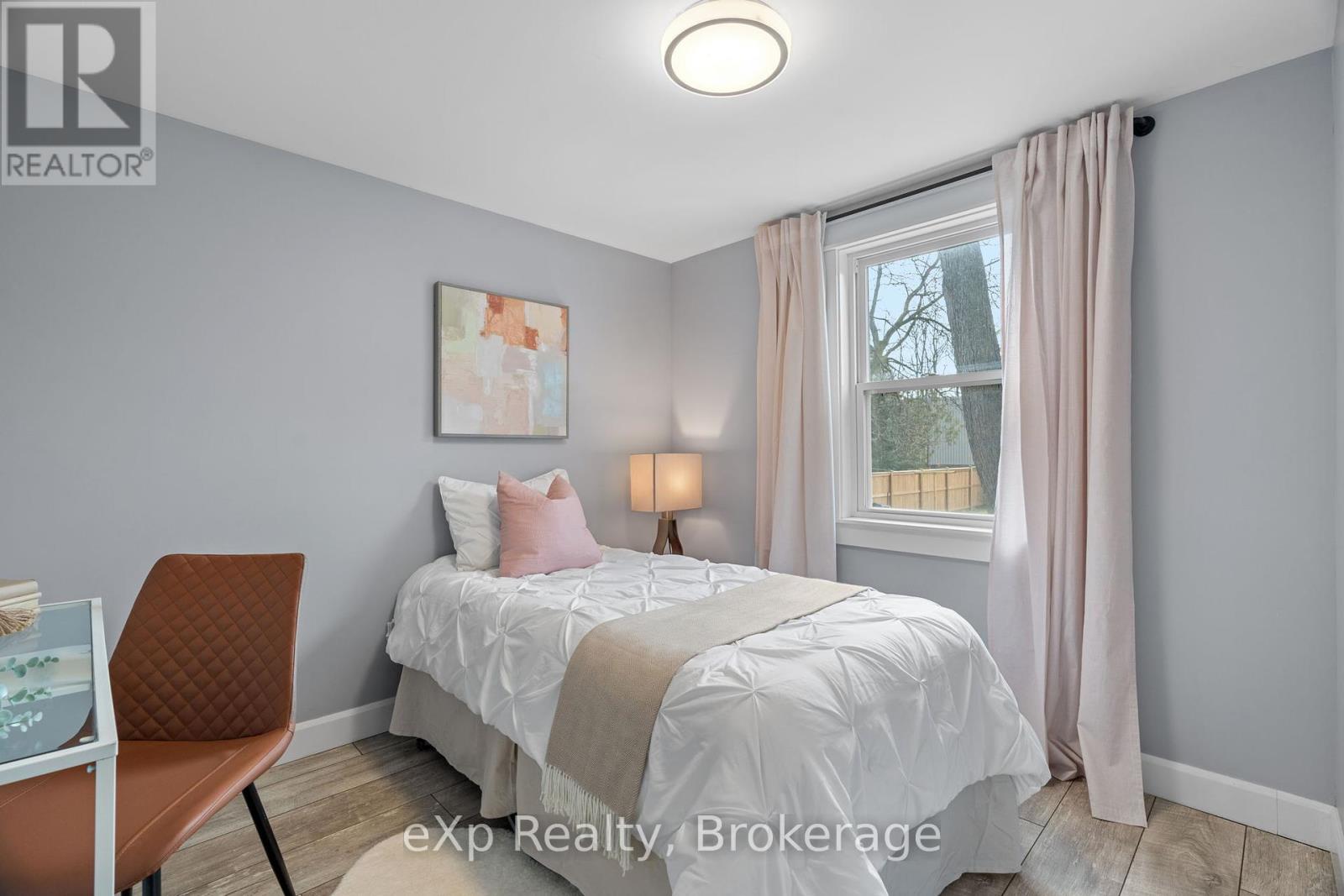 236 Sydenham Street, Strathroy-Caradoc, Ontario  N7G 1V3 - Photo 23 - X12075238