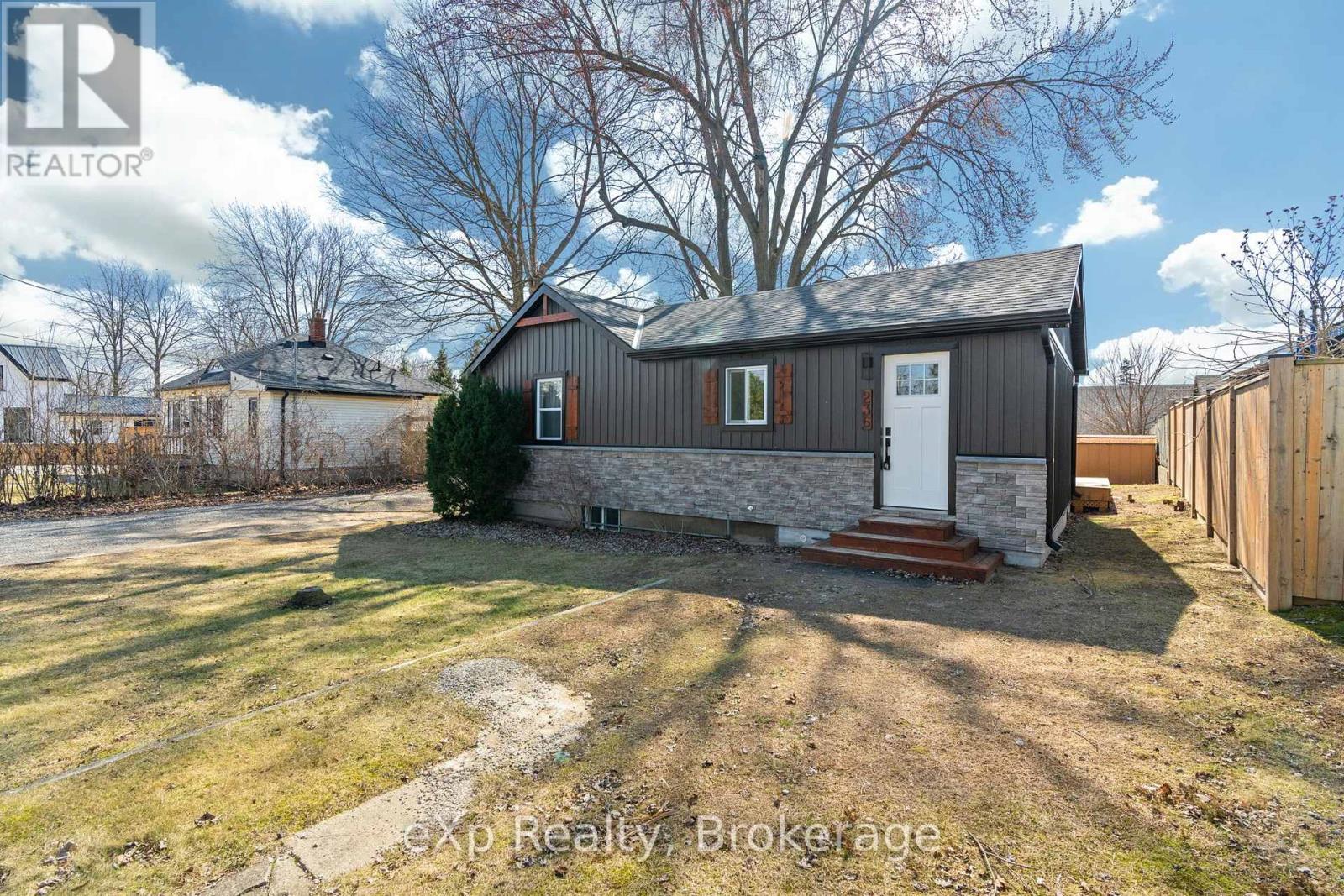236 Sydenham Street, Strathroy-Caradoc, Ontario  N7G 1V3 - Photo 5 - X12075238
