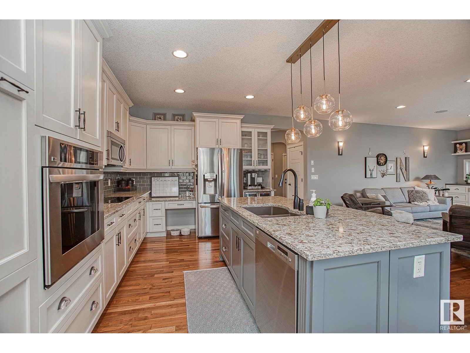 Property at 3279 WHITELAW DR NW image 2