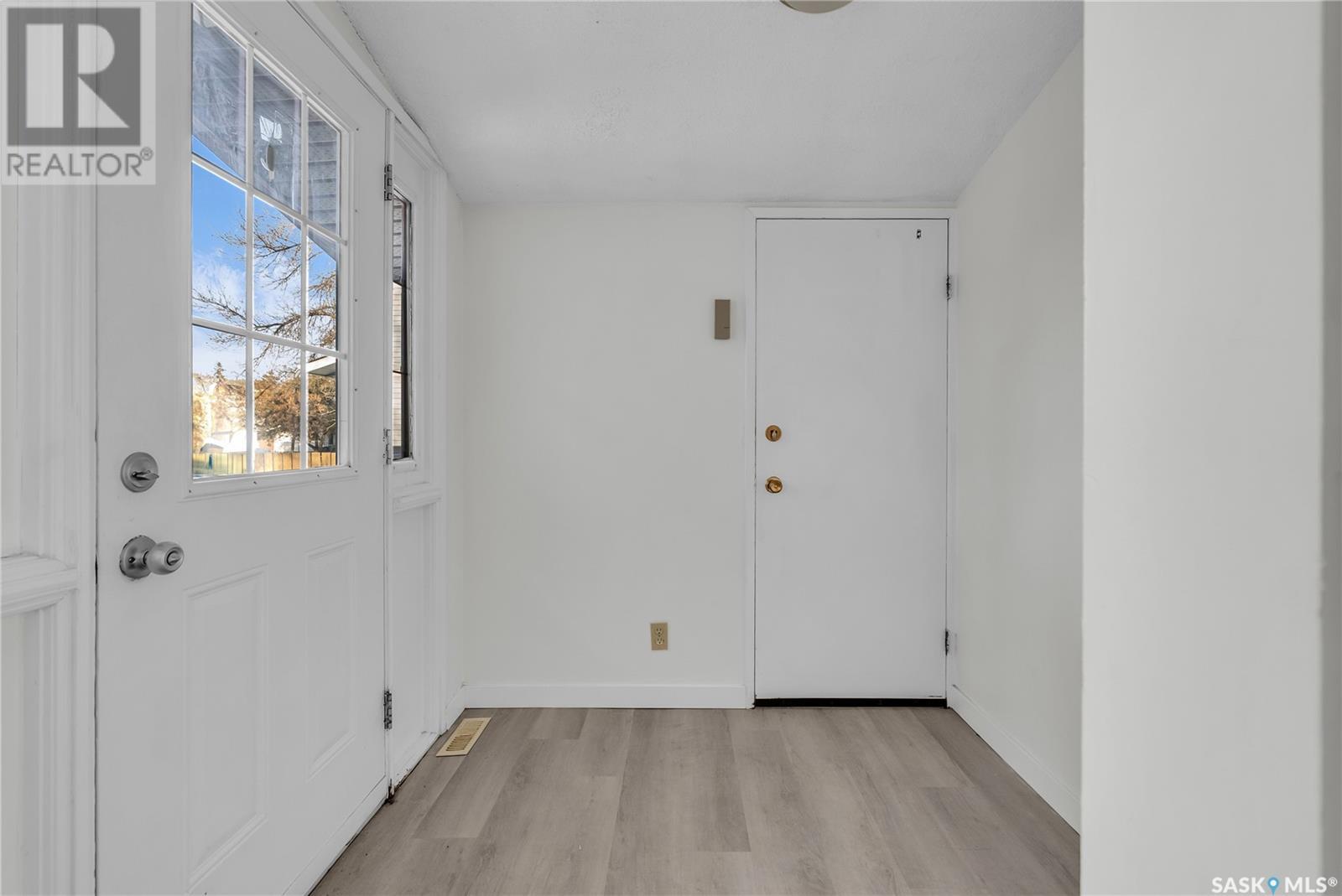 Property at 615 Lenore DRIVE image 3