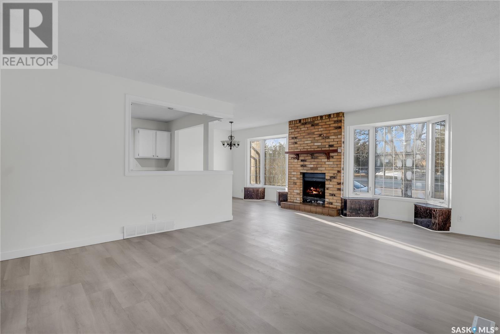 Property at 615 Lenore DRIVE image 4