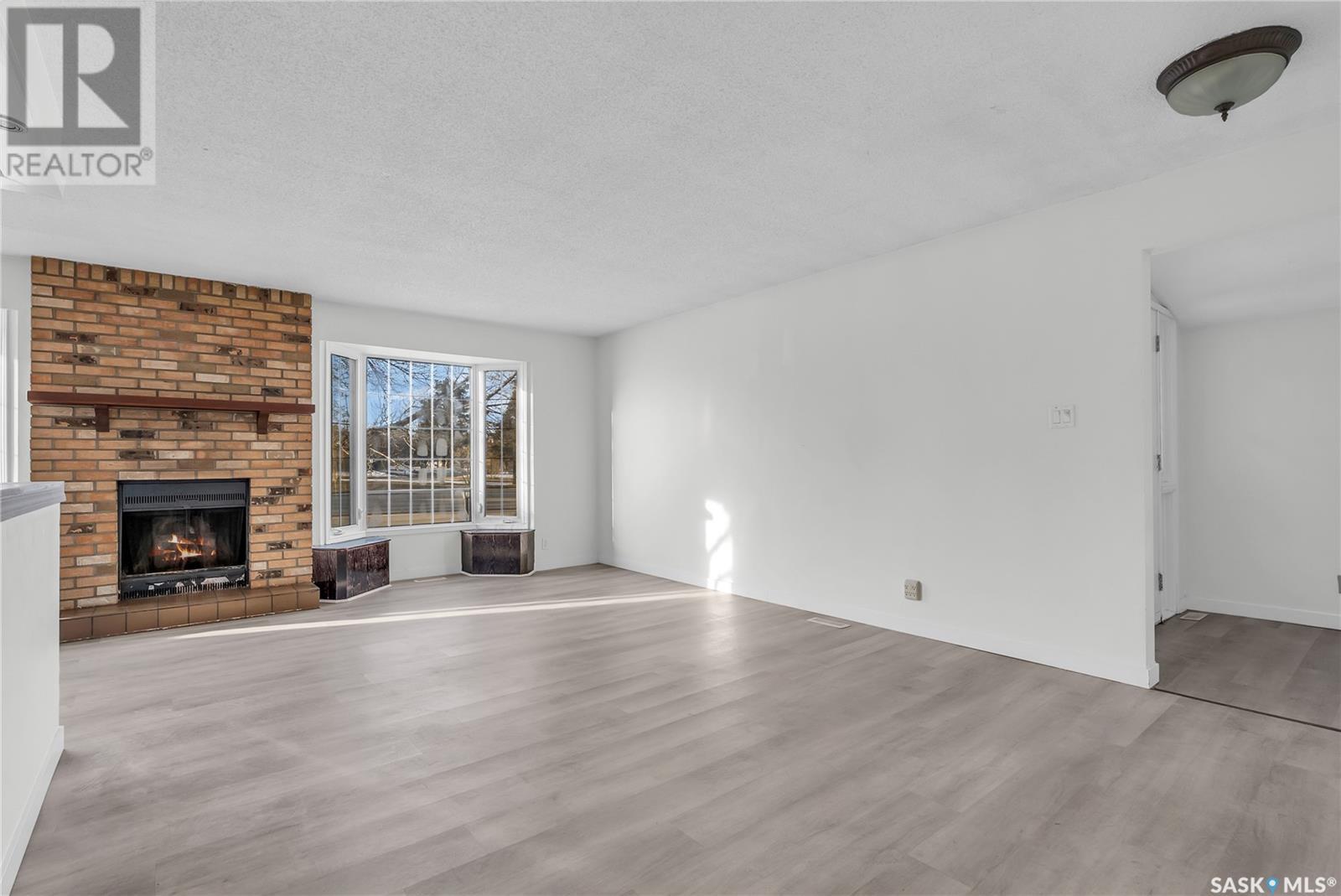 Property at 615 Lenore DRIVE image 5